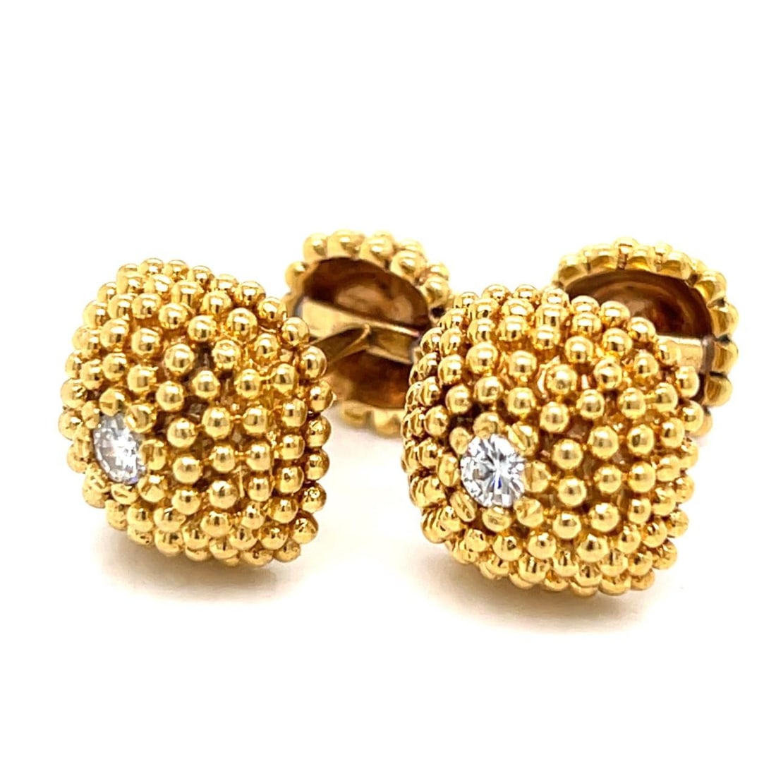 Pair of 1960s 18K Gold Cufflinks with Diamonds 20.6g: Pair of 1960s 18K Gold Cufflinks with Diamonds 20.6g Elegant 1960s cufflinks crafted from 18K yellow gold, featuring two diamonds with an approximate total weight of 0.30 carat. The diamonds are H-I c