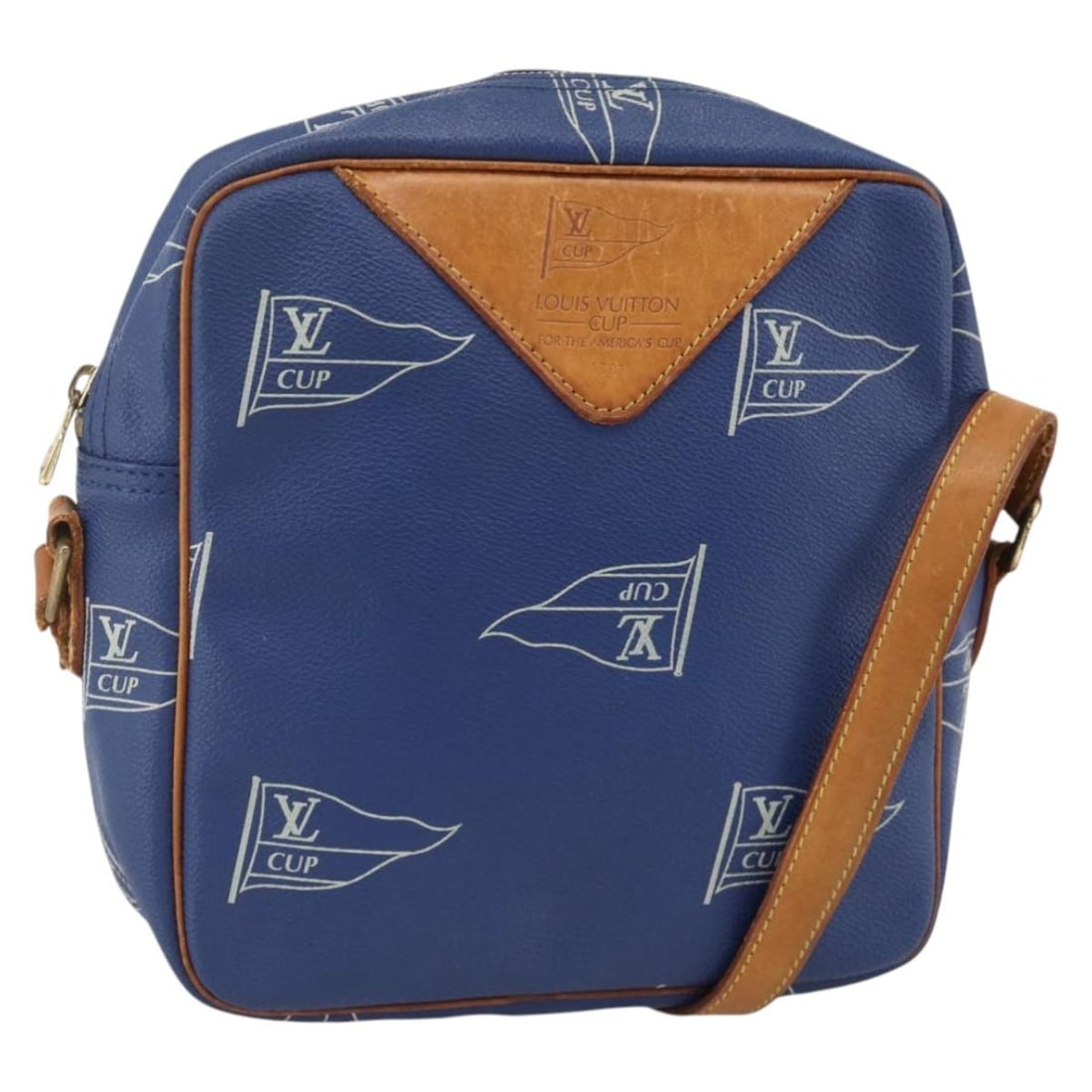 Louis Vuitton Cup San Diego Blue Shoulder Bag M80010 PVC Canvas: Louis Vuitton Cup San Diego Blue Shoulder Bag M80010 PVC Canvas This Louis Vuitton LV Cup Sac San Diego shoulder bag features a blue PVC leather exterior with Louis Vuitton Cup canvas accents. Designe