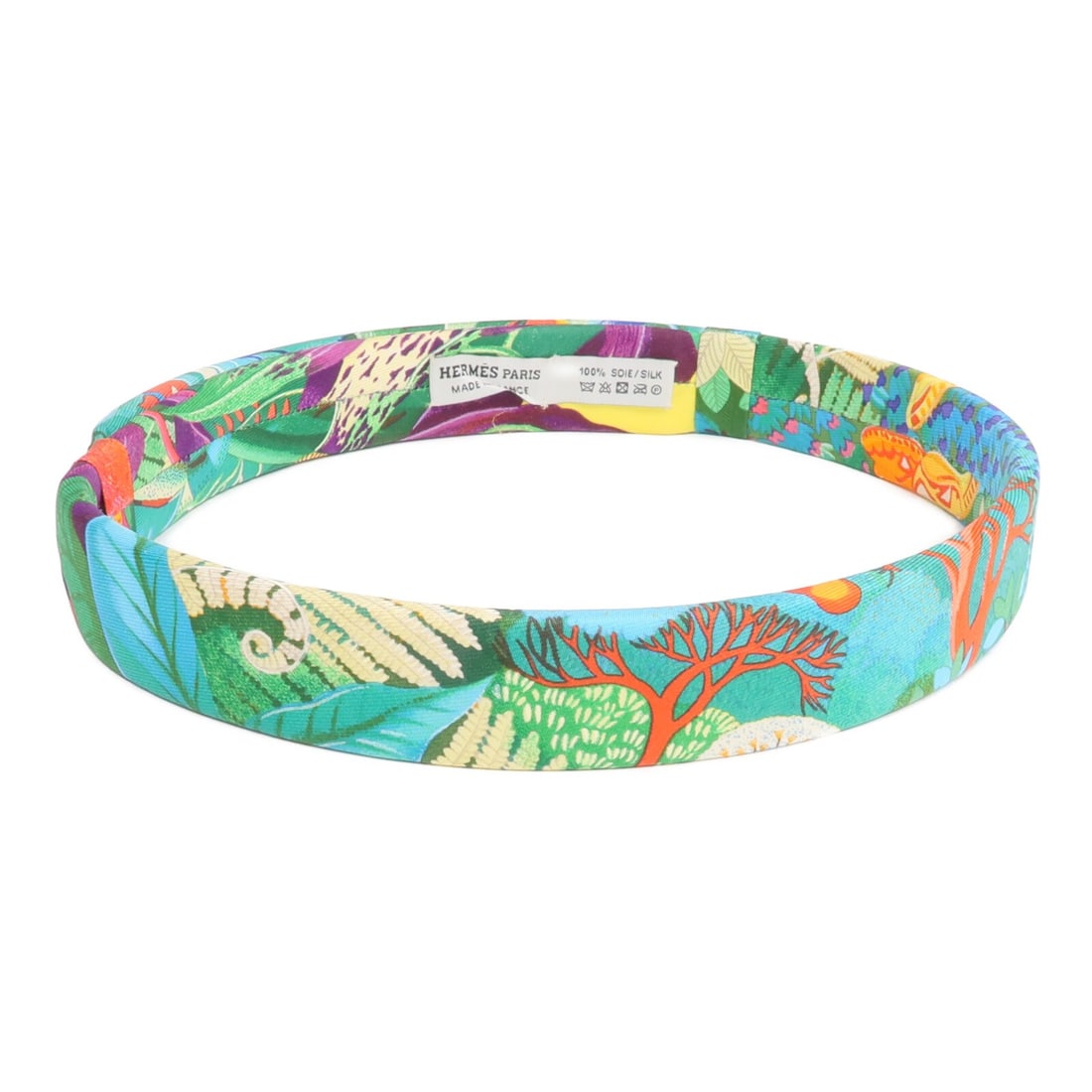 Silk Women's Hair Accessory in Green by Hermes: Silk Women's Hair Accessory in Green by Hermes This Hermes hair band is crafted from silk and features a green multicolor design. It is designed for women and offers a stylish accessory option. Specif
