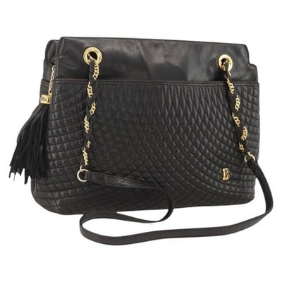 Bally Black Leather Chain Shoulder Bag Gold Tone Italy: Bally Black Leather Chain Shoulder Bag Gold Tone Italy This Bally chain shoulder bag is crafted from black leather with gold-tone accents. It features a classic shoulder bag silhouette with a chain st