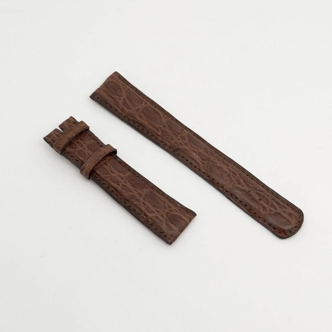 Bvlgari Tobacco Brown Alligator Two-Piece Strap 19mm X 17mm: Bvlgari Tobacco Brown Alligator Two-Piece Strap 19mm X 17mm Elevate your wristwatch with this exquisite Bvlgari two-piece strap, crafted from luxurious tobacco brown alligator leather. Designed specif