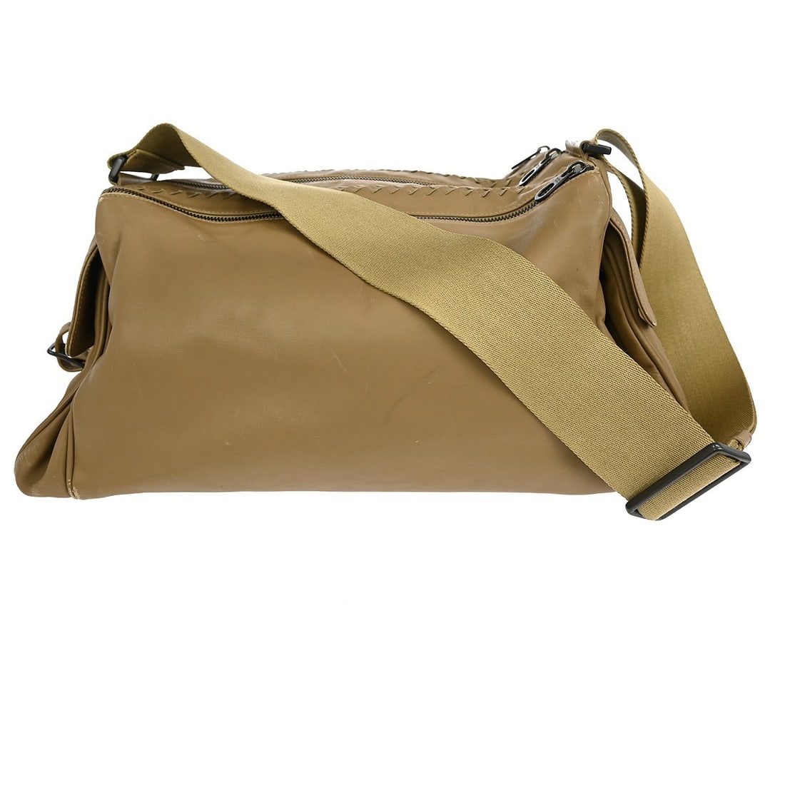 Bottega Veneta Intrecciato Beige Leather Shoulder Bag 130757 V4644 9678: Bottega Veneta Intrecciato Beige Leather Shoulder Bag 130757 V4644 9678 This stylish Bottega Veneta shoulder bag features the iconic Intrecciato pattern in a sophisticated beige leather. Perfect for v