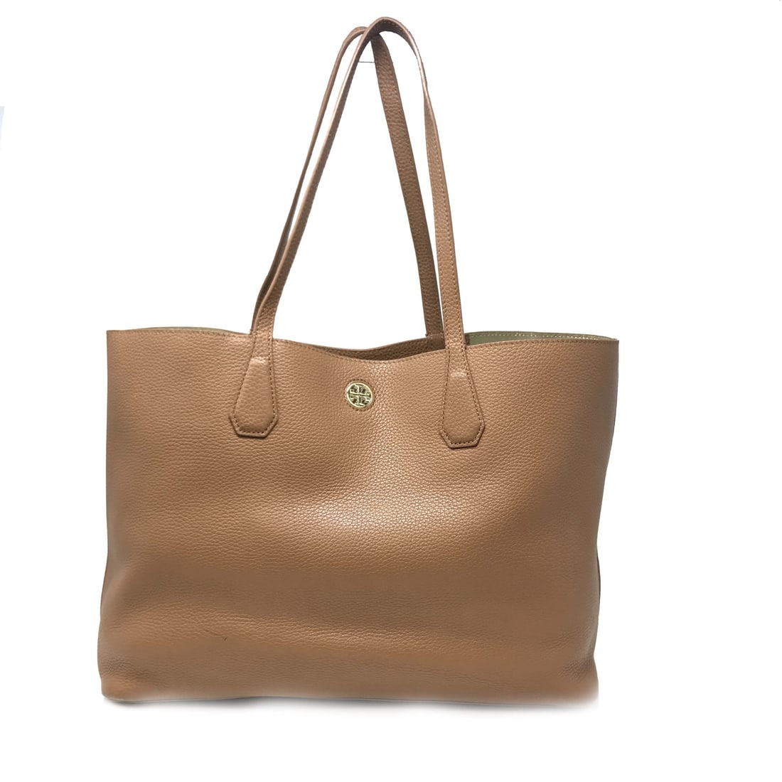 Tory Burch Perry Tote Bark Light Gold Leather Casual Bag: Tory Burch Perry Tote Bark Light Gold Leather Casual Bag Discover the Tory Burch Perry Tote, a perfect blend of style and functionality. This medium-sized tote features a rich bark and light gold pebb