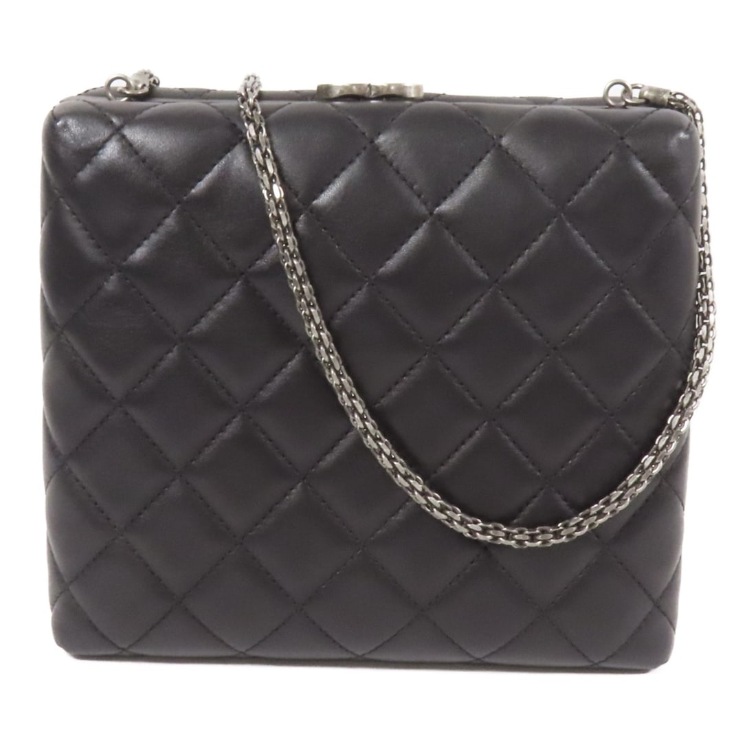 CHANEL Black Calfskin Leather Chain Shoulder Bag: CHANEL Black Calfskin Leather Chain Shoulder Bag This elegant CHANEL CC Chain Shoulder Bag is crafted from luxurious black calfskin leather, showcasing the iconic CHANEL style. With dimensions of 7.5 