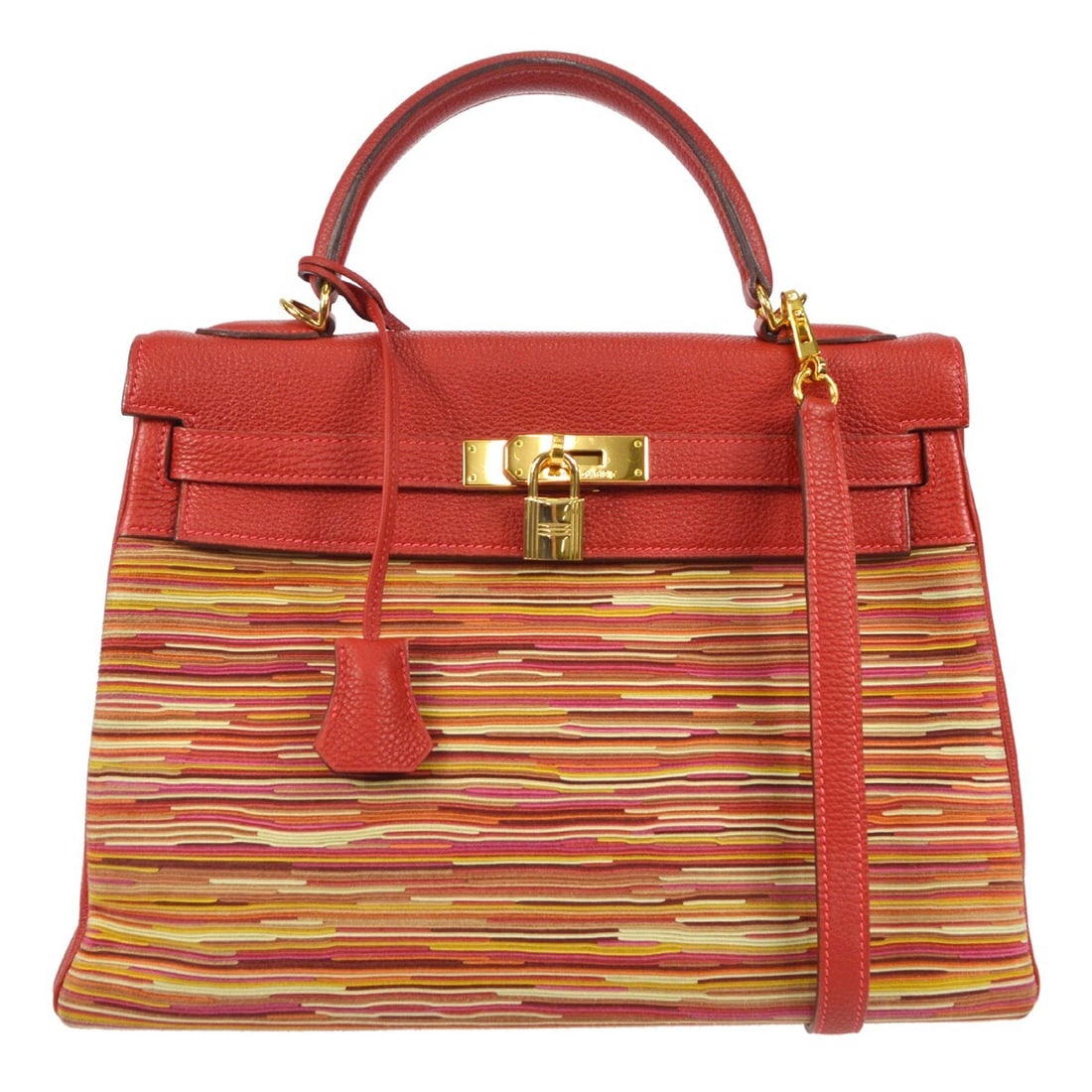 Hermes Kelly Red Leather Handbag with Gold Hardware 32cm: Hermes Kelly Red Leather Handbag with Gold Hardware 32cm This Hermes Kelly handbag features a striking combination of Vibrato and Box Calf leather in red, complemented by gold hardware. Designed for w