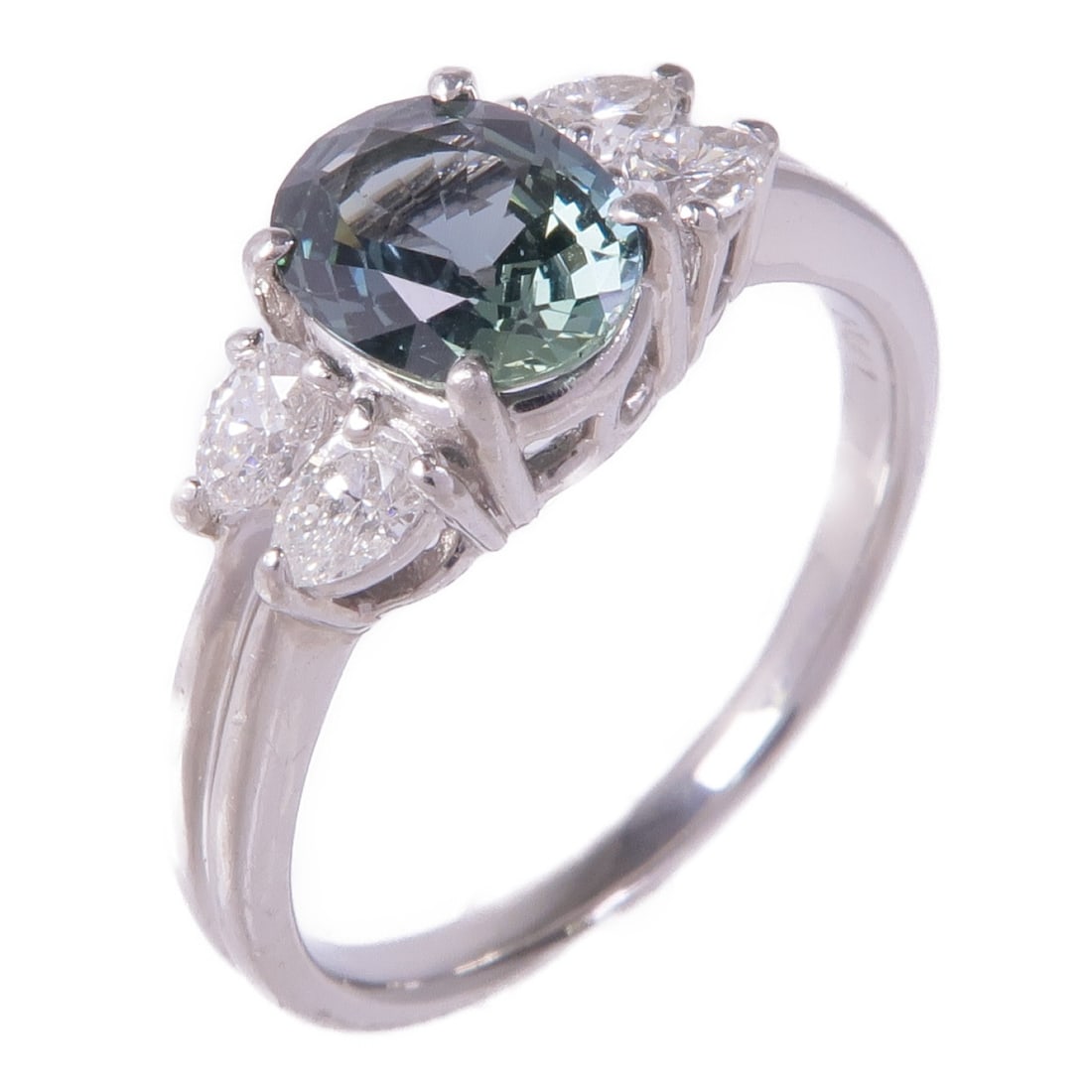 Sapphire and Diamond Ring in PT900 Platinum by JEWELRY US 8.5: Sapphire and Diamond Ring in PT900 Platinum by JEWELRY US 8.5 This stunning ring showcases a vibrant blue sapphire as the centerpiece, beautifully complemented by the luxurious sheen of PT900 platinum
