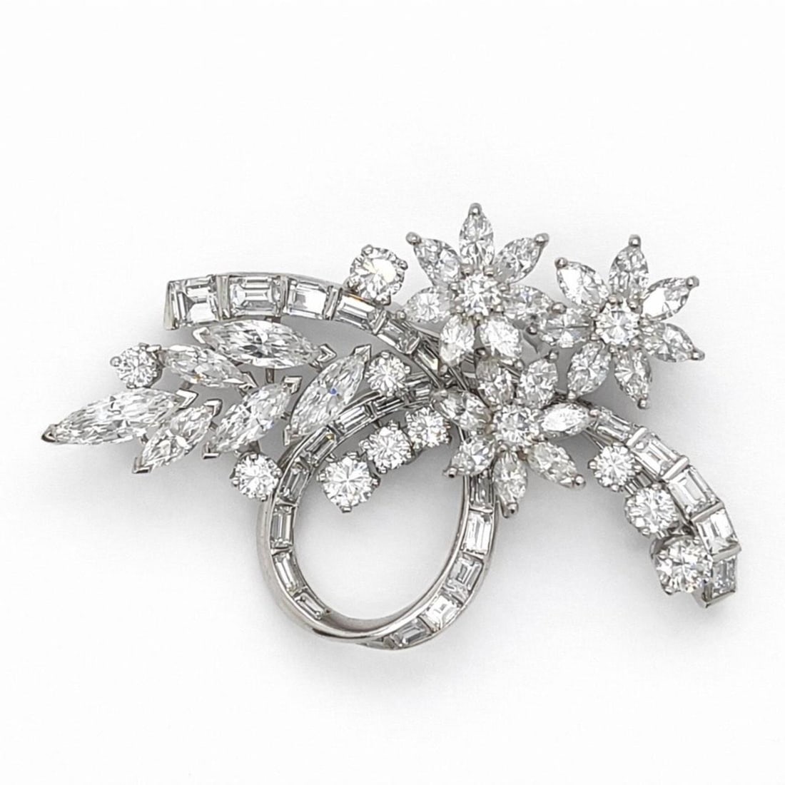 Platinum Art Deco Brooch With 6.50 Carat Diamonds: Platinum Art Deco Brooch With 6.50 Carat Diamonds This Art Deco brooch is crafted from platinum and features approximately 6.50 carats of diamonds with F-H color and VVS-VS clarity. The brooch measure