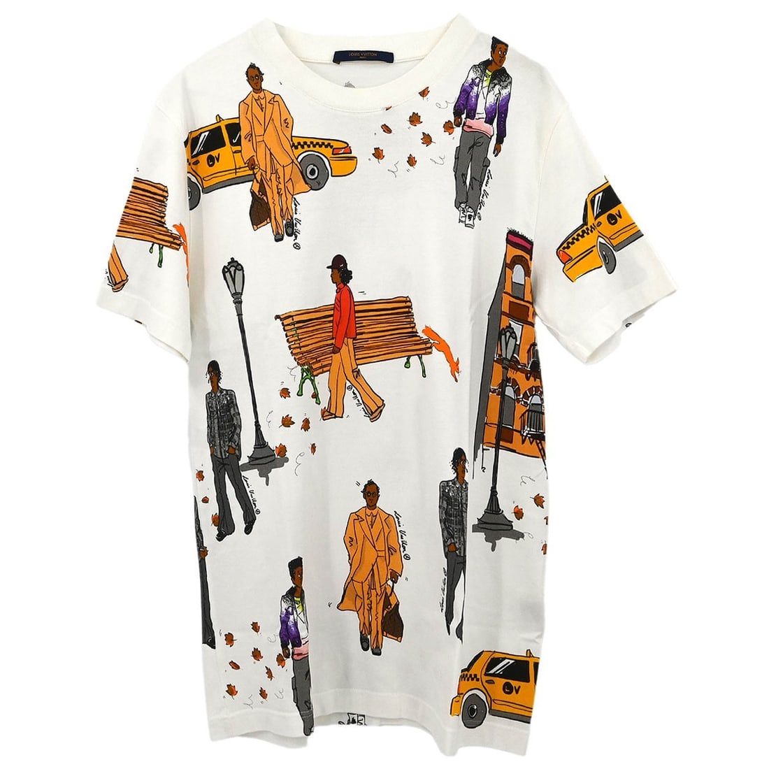 Louis Vuitton White T-Shirt Regular Fit Short Sleeve Italy L: Louis Vuitton White T-Shirt Regular Fit Short Sleeve Italy L Elevate your wardrobe with this Louis Vuitton T-shirt, crafted in Italy. This stylish piece features a classic round neckline and short sle