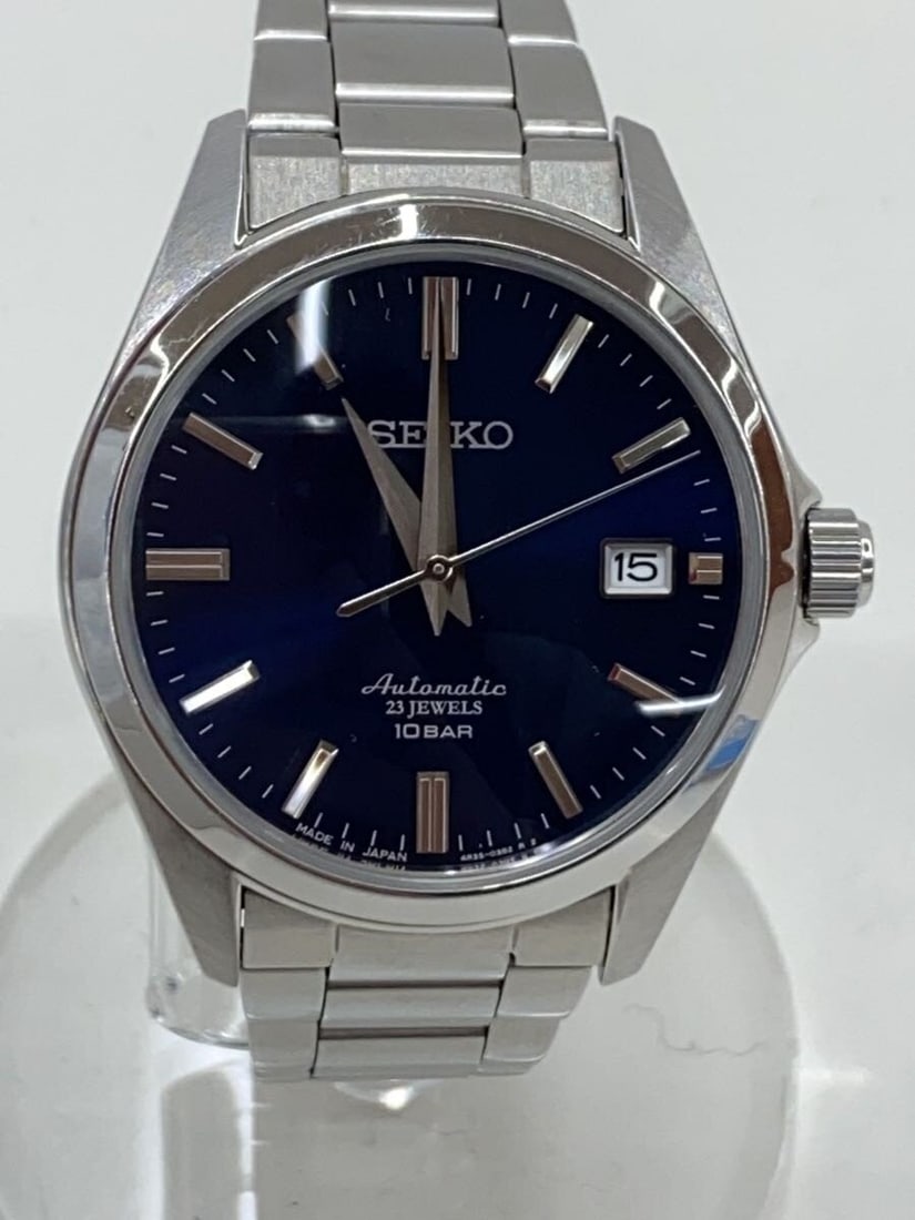 Seiko Stainless Steel Mechanical Wristwatch 4R35-03X0 Men's: Seiko Stainless Steel Mechanical Wristwatch 4R35-03X0 Men's This SEIKO Mechanical 4R35-03X0 men's wristwatch features a stainless steel case and band in a silver color. Designed for men, it showcases 