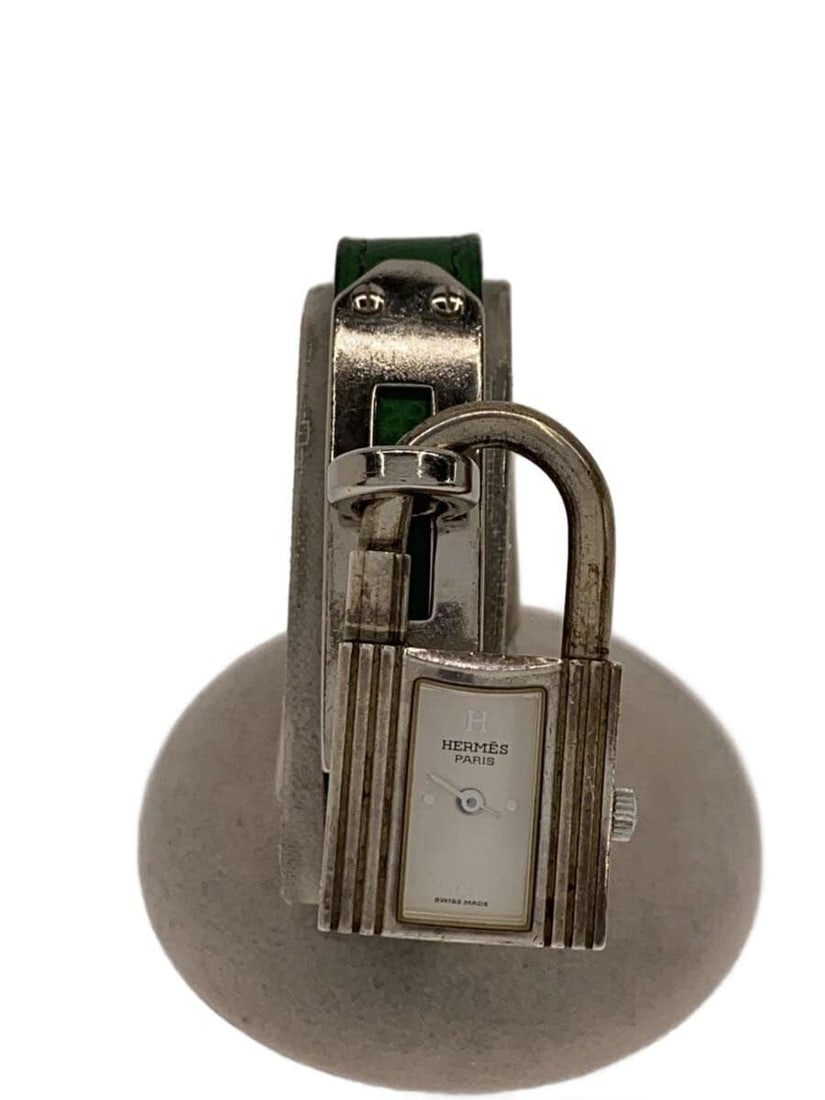 Hermes Kelly Quartz Women Watch Green Leather Band: Hermes Kelly Quartz Women Watch Green Leather Band This Hermes Kelly women's wristwatch features a green leather band and a quartz movement. Made in Switzerland, it is designed with a square case and 