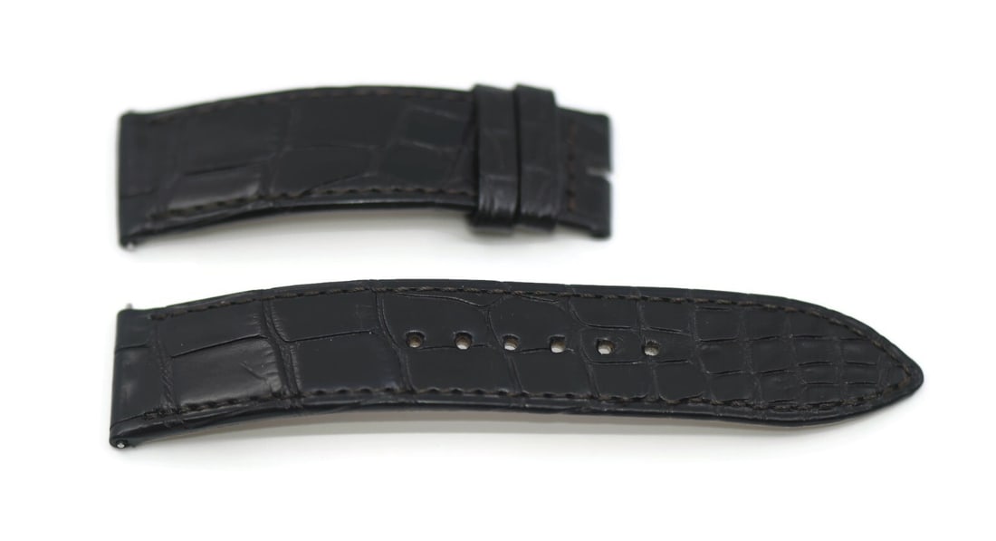 Jaeger LeCoultre Authentic Black Leather Wristwatch Band 19mm: Jaeger LeCoultre Authentic Black Leather Wristwatch Band 19mm This Jaeger-LeCoultre black leather strap is designed for wristwatches, offering both style and durability. Made from high-quality leather