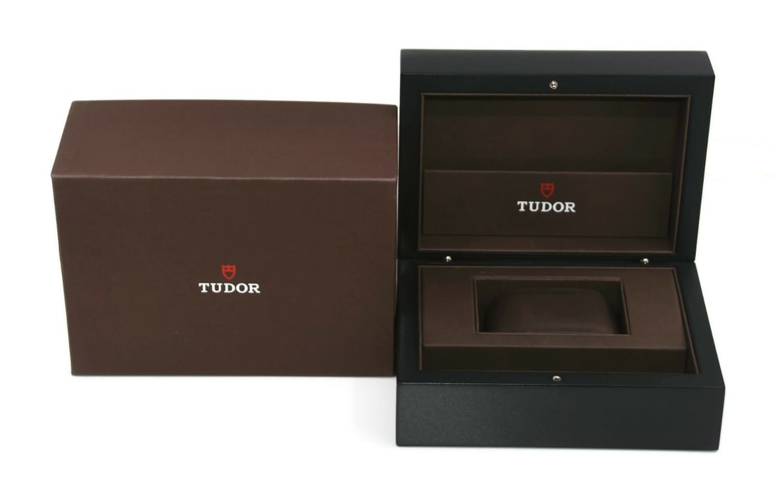 TUDOR Brown Single Watch Presentation Box 7x6x4 Inches Authentic: TUDOR Brown Single Watch Presentation Box 7x6x4 Inches Authentic This Tudor Brown Watch Box is a stylish presentation box designed to hold a single watch. Crafted by the renowned brand Tudor, it featu