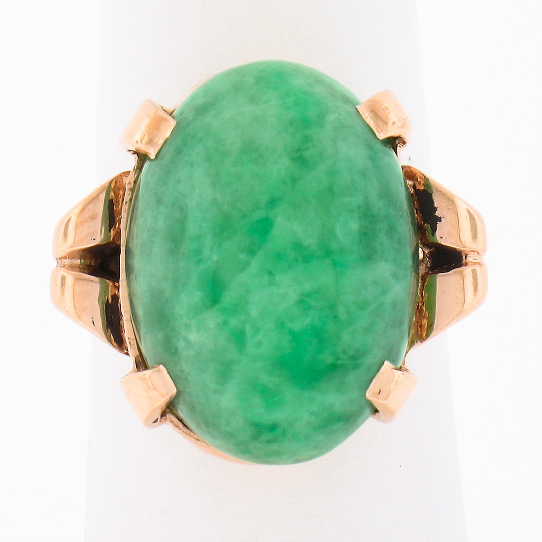Vintage 14K Rose Gold Oval Cabochon Jade Cocktail Ring 1940s: Vintage 14K Rose Gold Oval Cabochon Jade Cocktail Ring 1940s This stunning vintage retro cocktail ring showcases a captivating 14K rose gold design, featuring an elegant oval cabochon cut marbled jade