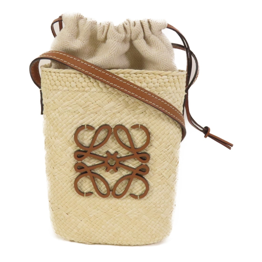 LOEWE Iraca Palm Beige Square Pocket Shoulder Bag: LOEWE Iraca Palm Beige Square Pocket Shoulder Bag This LOEWE Square Pocket Shoulder Bag is crafted from iraca palm in a beige color, offering a unique and stylish accessory. Designed for women, it fea