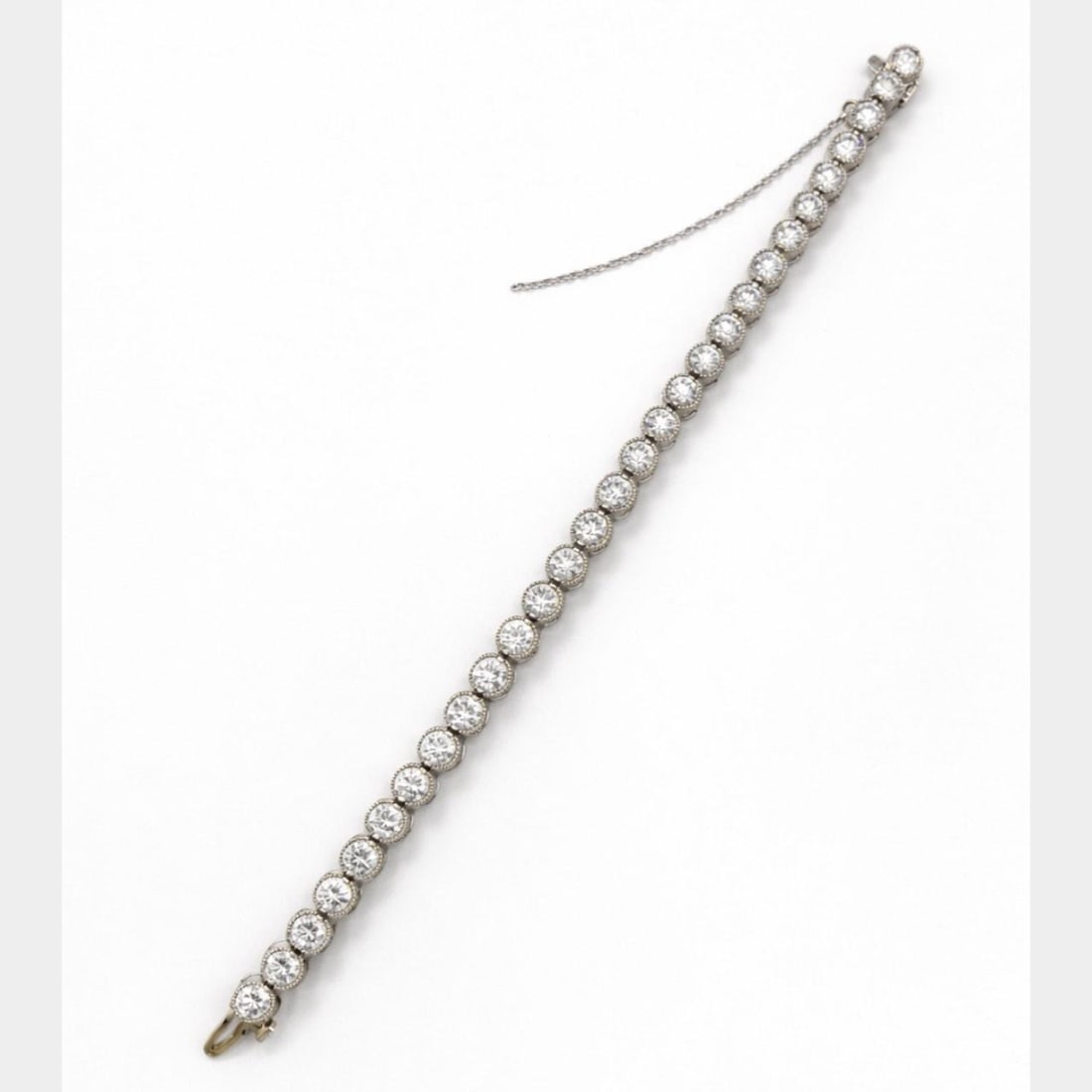 Diamond Tennis Bracelet in Platinum with 9.25 Carat Total Weight: Diamond Tennis Bracelet in Platinum with 9.25 Carat Total Weight This platinum tennis bracelet features 33 diamonds totaling approximately 9.25 carats, with D-F color and VVS1-VS2 clarity. The bracele
