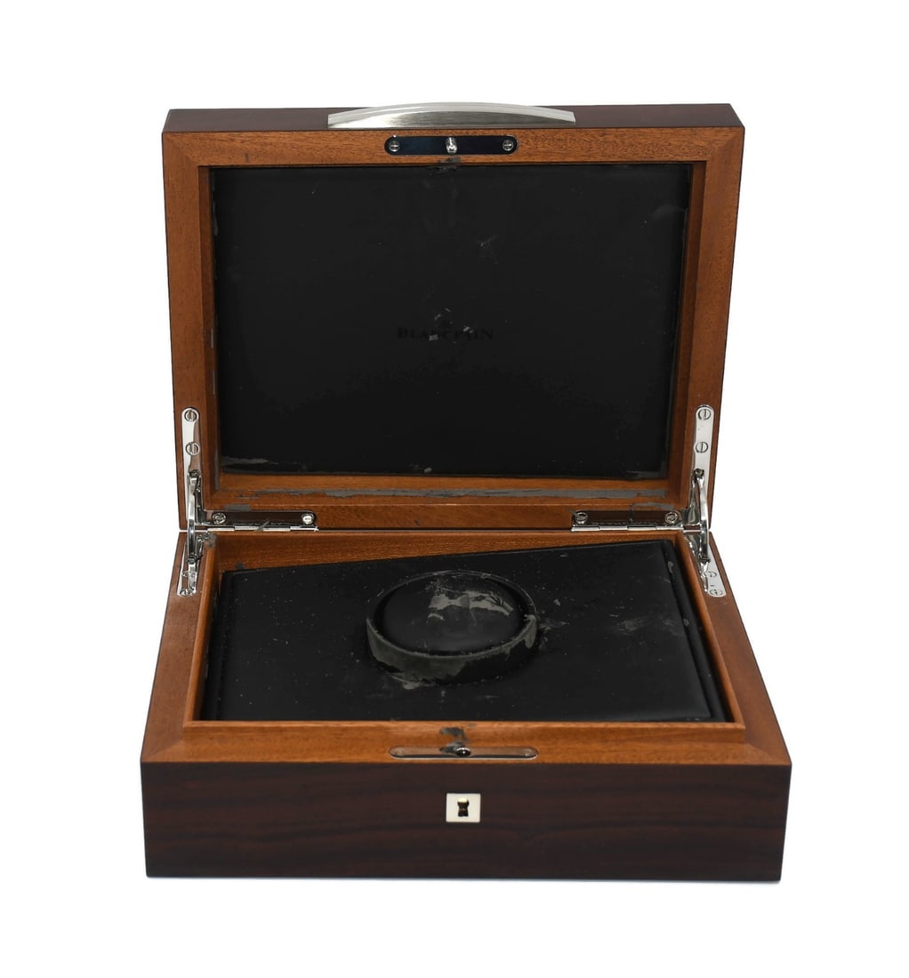 Blancpain Extra Large Brown Wooden Watch Presentation Box 13x9x4: Blancpain Extra Large Brown Wooden Watch Presentation Box 13x9x4 This exquisite Blancpain Extra Large Wooden Watch Box is perfect for showcasing your favorite timepieces. Crafted from high-quality woo