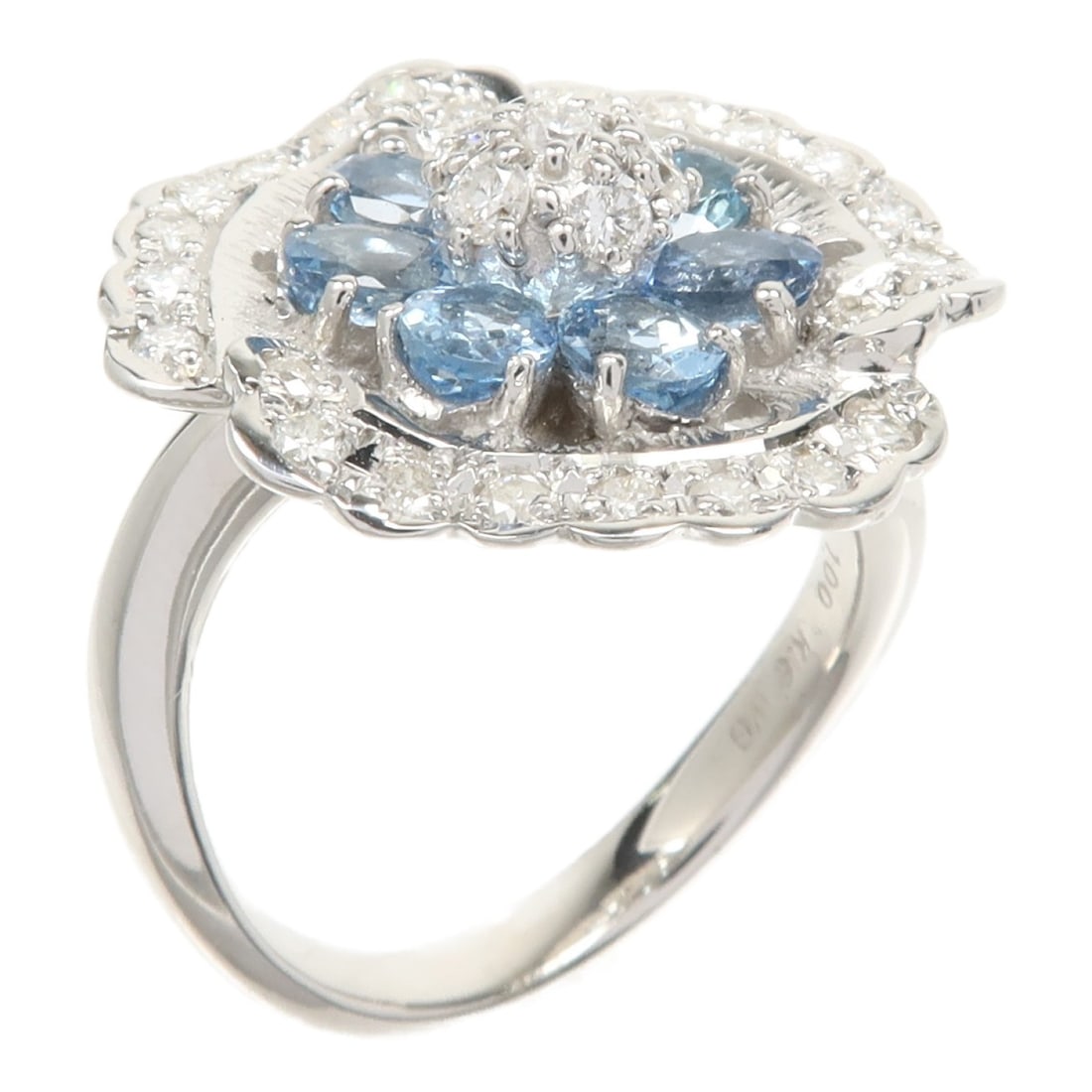 Stunning Blue Diamond Ring in 18K White Gold US 5.75: Stunning Blue Diamond Ring in 18K White Gold US 5.75 This exquisite ring features a stunning blue diamond as its main stone, elegantly set in luxurious 18K white gold. With a size of US 5.75, this pie