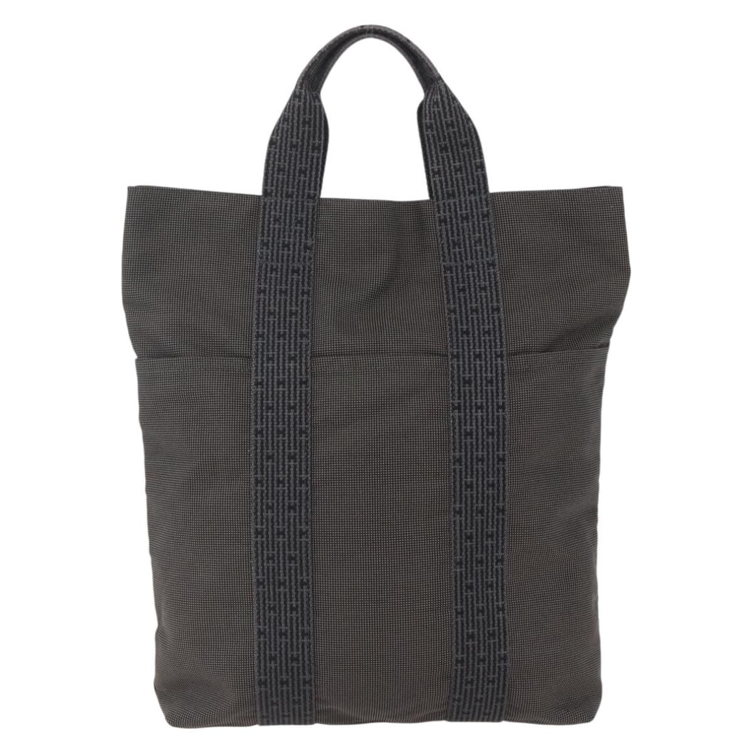 Hermes Herline MM Canvas Tote Bag Gray 29x38x6cm: Hermes Herline MM Canvas Tote Bag Gray 29x38x6cm This pre-owned Hermes Fourre-tout Herline handbag in gray canvas is designed for women. It features a spacious design suitable for everyday use. The ba