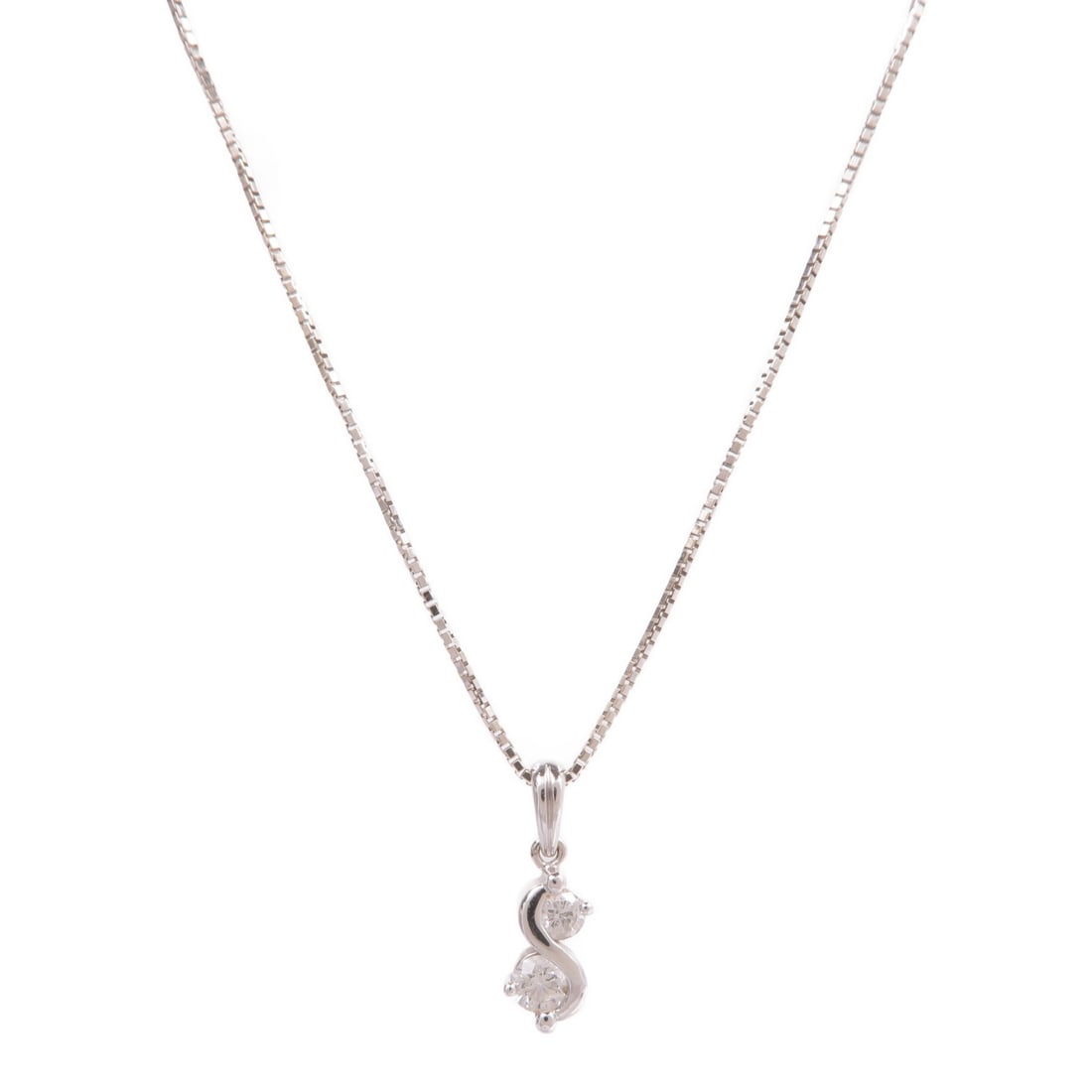 JEWELRY 18K White Gold Diamond Necklace: JEWELRY 18K White Gold Diamond Necklace This exquisite diamond necklace is crafted from 18K white gold, showcasing a stunning clear diamond as its centerpiece. Designed in a classic style, it is perfe