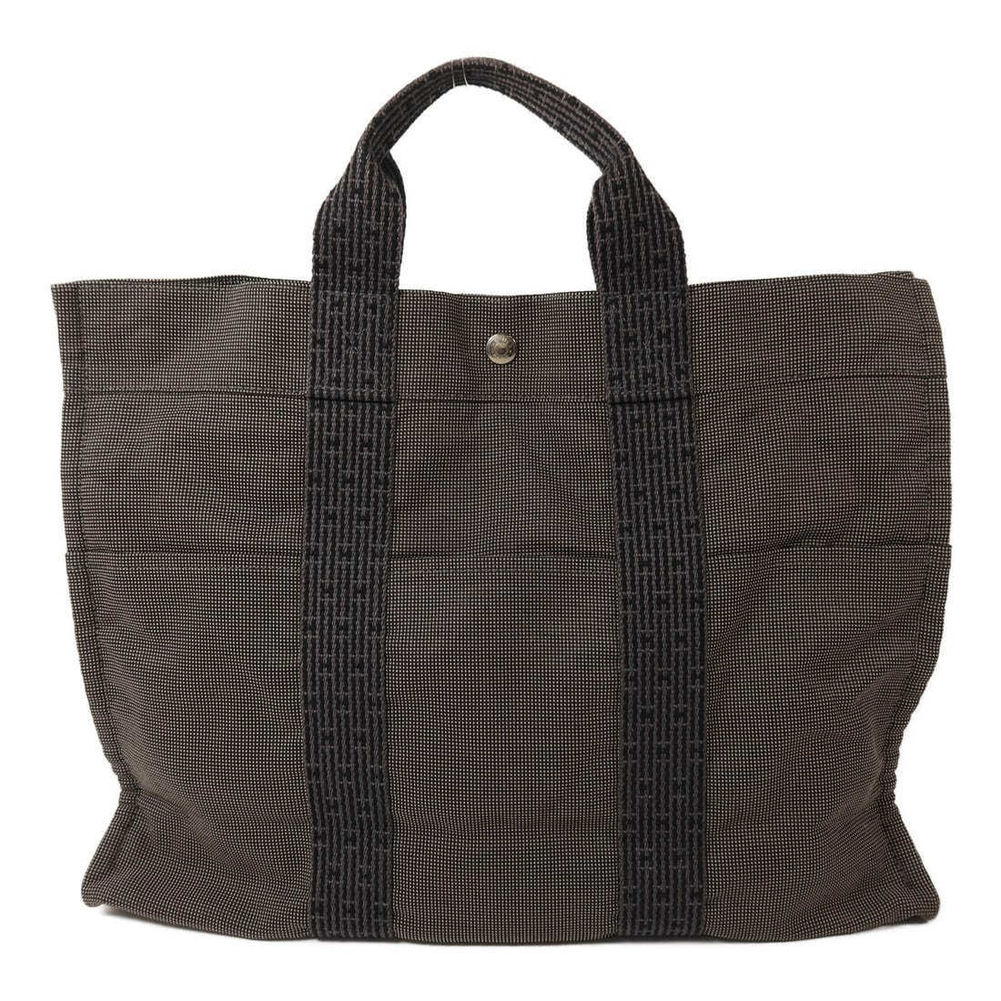 Hermes Herline MM Gray Canvas Tote Bag: Hermes Herline MM Gray Canvas Tote Bag This Hermes Herline MM tote bag features a durable canvas exterior in a classic grey shade. Designed for unisex use, it offers a spacious interior suitable for d