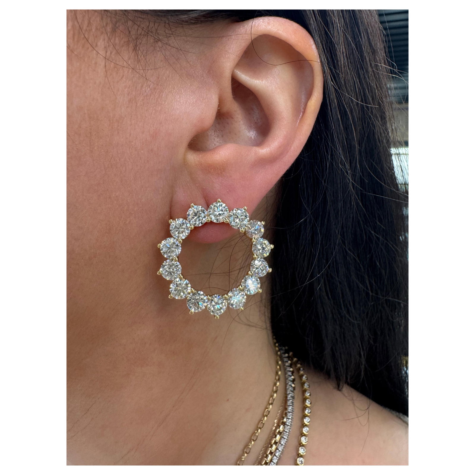 13.26ct Diamond Hoop Earrings in 18k Yellow Gold Bold Contemporary Design: 13.26ct Diamond Hoop Earrings in 18k Yellow Gold Bold Contemporary Design These contemporary hoop earrings showcase 28 round brilliant-cut diamonds totaling approximately 13.26 carats, each averaging 