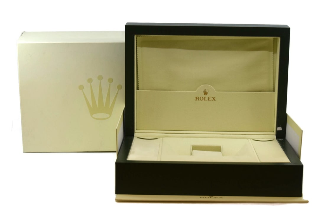 Rolex 100% Authentic Extra Large Green Presentation Box 11x9x3 Inches: Rolex 100% Authentic Extra Large Green Presentation Box 11x9x3 Inches This stunning Rolex Extra Green Large Watch Box is designed to impress with its elegant presentation. Crafted from high-quality pa
