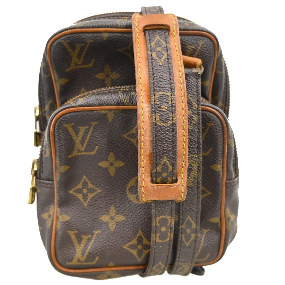Louis Vuitton Amazone Monogram Canvas Crossbody Bag Brown 12cm x 18cm x 8cm: Louis Vuitton Amazone Monogram Canvas Crossbody Bag Brown 12cm x 18cm x 8cm The Louis Vuitton Amazone Bag is crafted from signature monogram canvas in brown and is designed for unisex use. This vintag