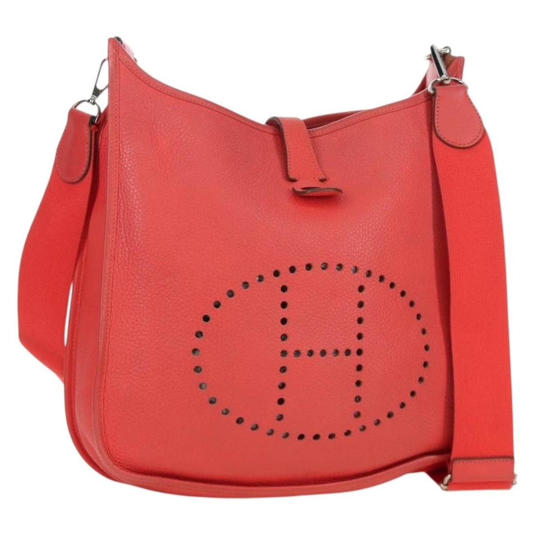 Hermes Evelyne Gen III Pink Leather Shoulder Bag 33cm: Hermes Evelyne Gen III Pink Leather Shoulder Bag 33cm This Hermes Evelyne Bag Gen III is crafted from pink leather and designed for women. It features a spacious main compartment, an adjustable should