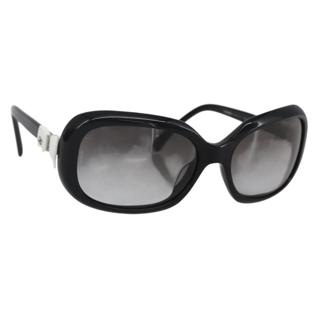 CHANEL Black Plastic Sunglasses CC Auth Made in Italy: CHANEL Black Plastic Sunglasses CC Auth Made in Italy Elevate your style with these authentic CHANEL sunglasses, crafted with a chic black plastic frame. Designed in Italy, they offer a sleek and fash