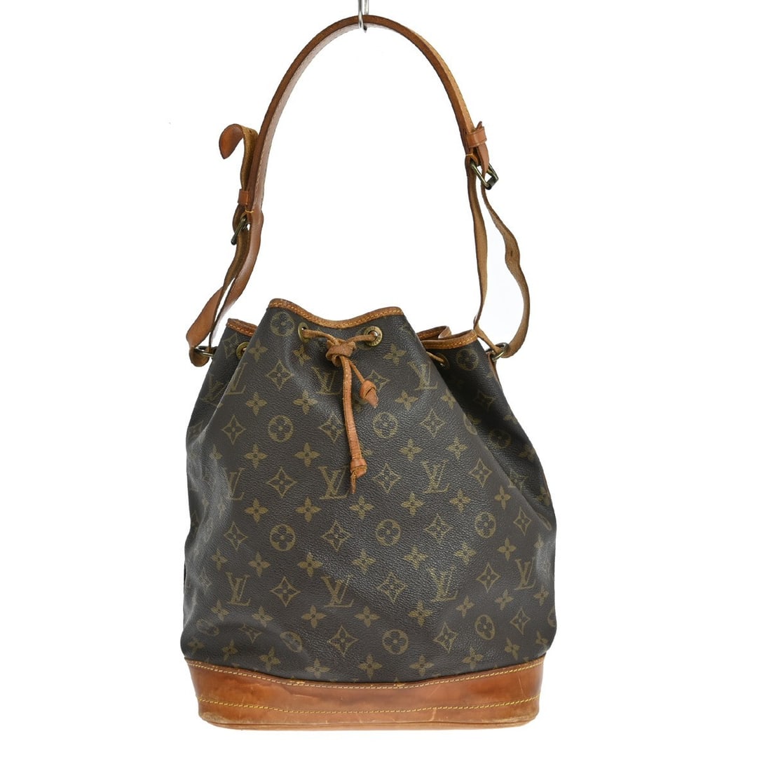 Louis Vuitton Noe Monogram Canvas Medium Shoulder Bag M42224 Drawstring: Louis Vuitton Noe Monogram Canvas Medium Shoulder Bag M42224 Drawstring This Louis Vuitton Noe drawstring shoulder bag features the iconic monogram canvas leather exterior with a classic brown color a