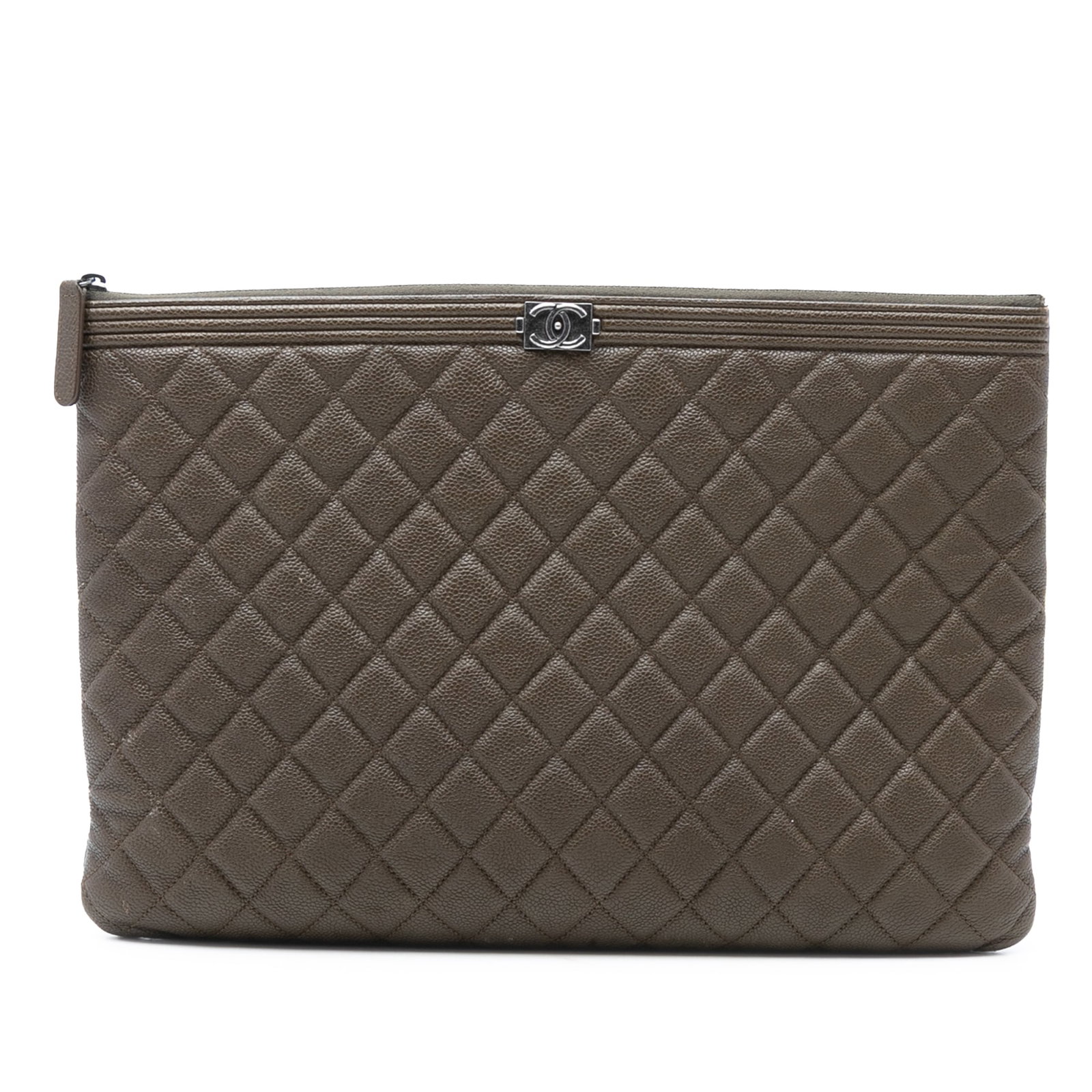 Chanel Boy O Case Large Brown Quilted Caviar Leather Clutch Bag: Chanel Boy O Case Large Brown Quilted Caviar Leather Clutch Bag This Chanel Large Quilted Caviar Boy O Case Clutch features a quilted caviar leather exterior in brown with a top zip closure. The clutc