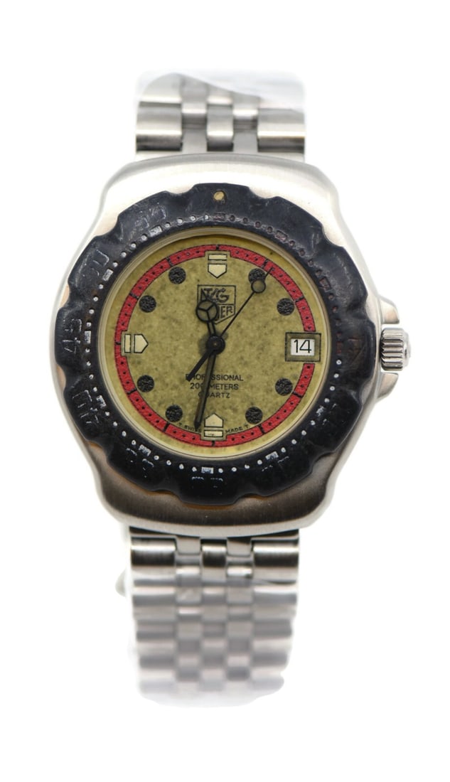 TAG Heuer Formula 1 Stainless Steel Watch Ref 371.513 Authentic: TAG Heuer Formula 1 Stainless Steel Watch Ref 371.513 Authentic Discover the elegance of the TAG Heuer Formula 1 wristwatch, featuring a durable stainless steel case and band. This model boasts a stri