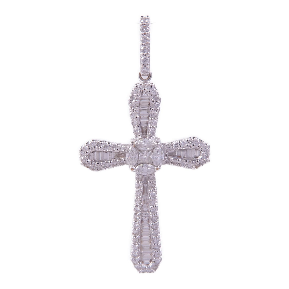 JEWELRY Diamond Pendant Top in 18K White Gold: JEWELRY Diamond Pendant Top in 18K White Gold This stunning diamond pendant top is crafted from high-quality 18K white gold (K18WG), offering a clear and elegant design that enhances any jewelry colle