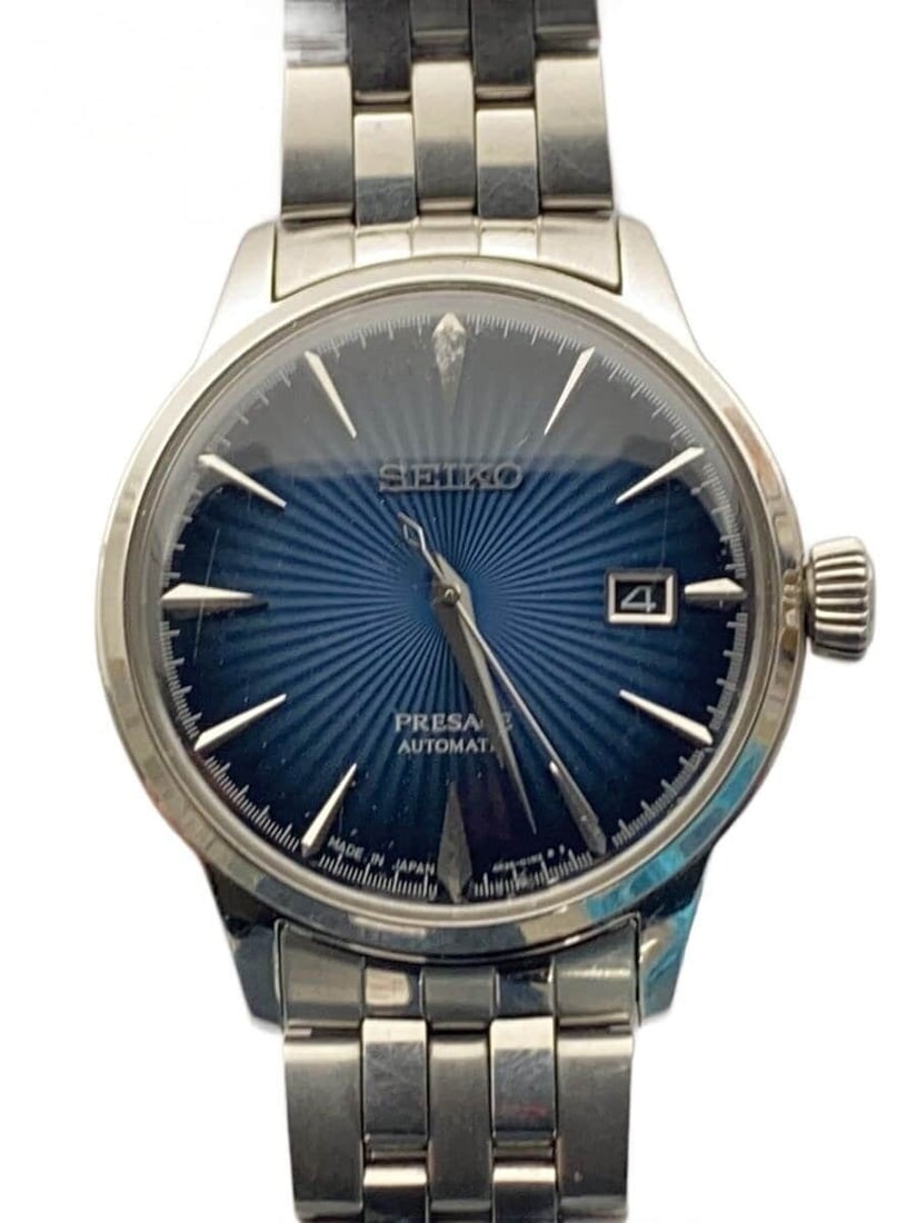 Seiko Presage Men's Wristwatch 4R35-01T0: Seiko Presage Men's Wristwatch 4R35-01T0 This SEIKO Presage 4R35-01T0 men's wristwatch features a classic design and reliable craftsmanship from Japan. The watch is pre-owned and shows slight signs of