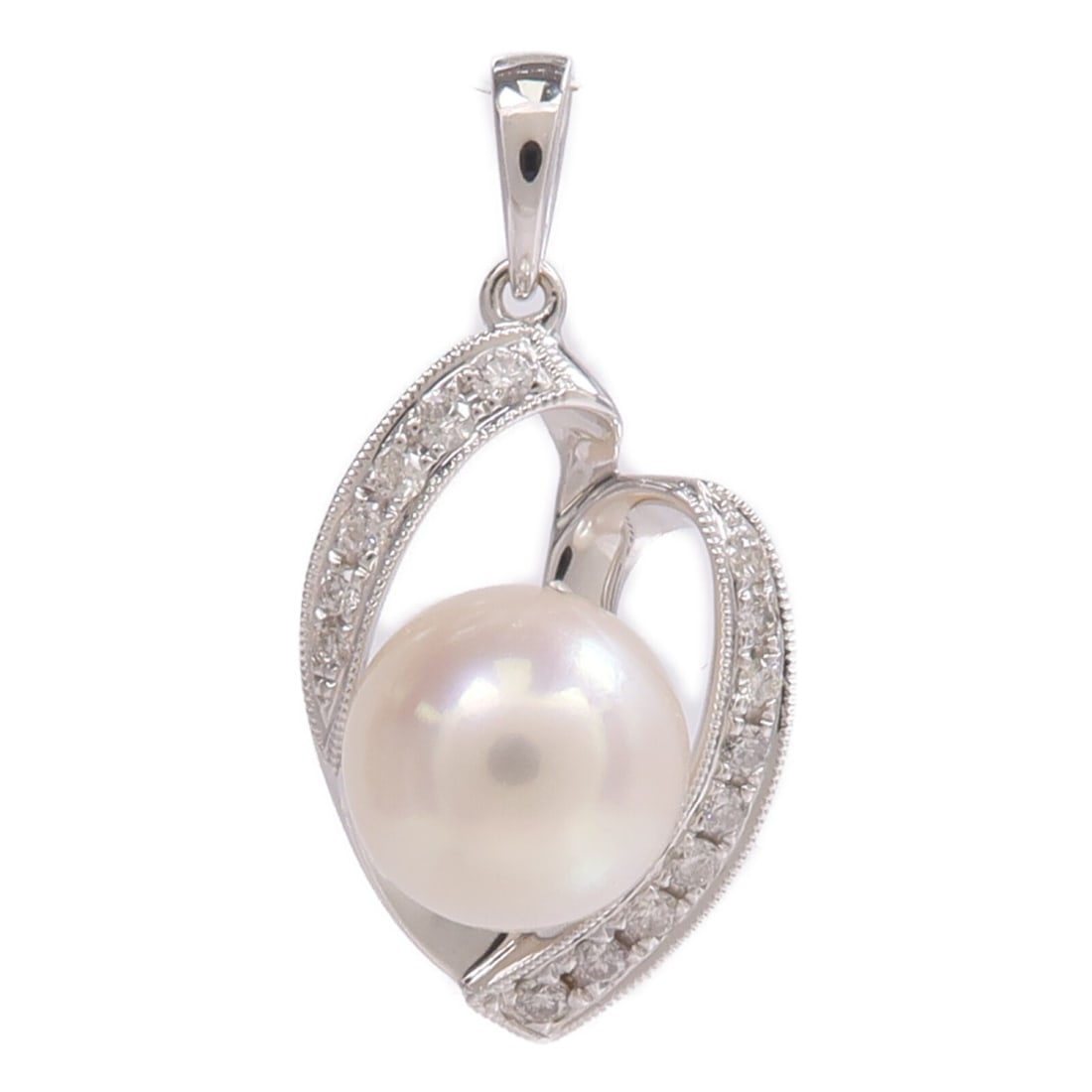 Pearl Diamond 18K White Gold Pendant Top JEWELRY: Pearl Diamond 18K White Gold Pendant Top JEWELRY This elegant pendant top features a lustrous pearl accented with diamonds, set in 18K white gold. Designed for women, it showcases a refined and timele
