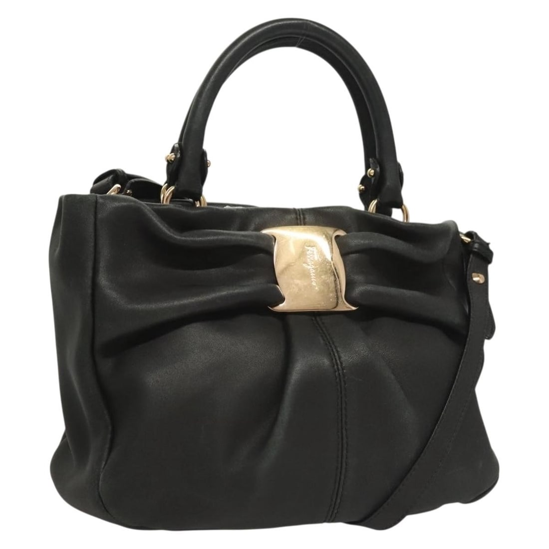 Salvatore Ferragamo Vala Leather Shoulder Bag Black: Salvatore Ferragamo Vala Leather Shoulder Bag Black This Salvatore Ferragamo Vala handbag is crafted from black leather, designed for women. It features metal fittings and includes a shoulder strap an
