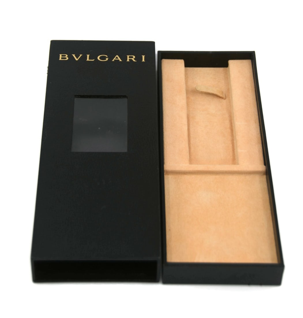Bvlgari Black Presentation Watch Box 10x4x1 Inches 100% Authentic: Bvlgari Black Presentation Watch Box 10x4x1 Inches 100% Authentic This elegant Bulgari Black Watch Box is a perfect presentation case for your timepiece. Crafted by Bvlgari, this single watch box feat