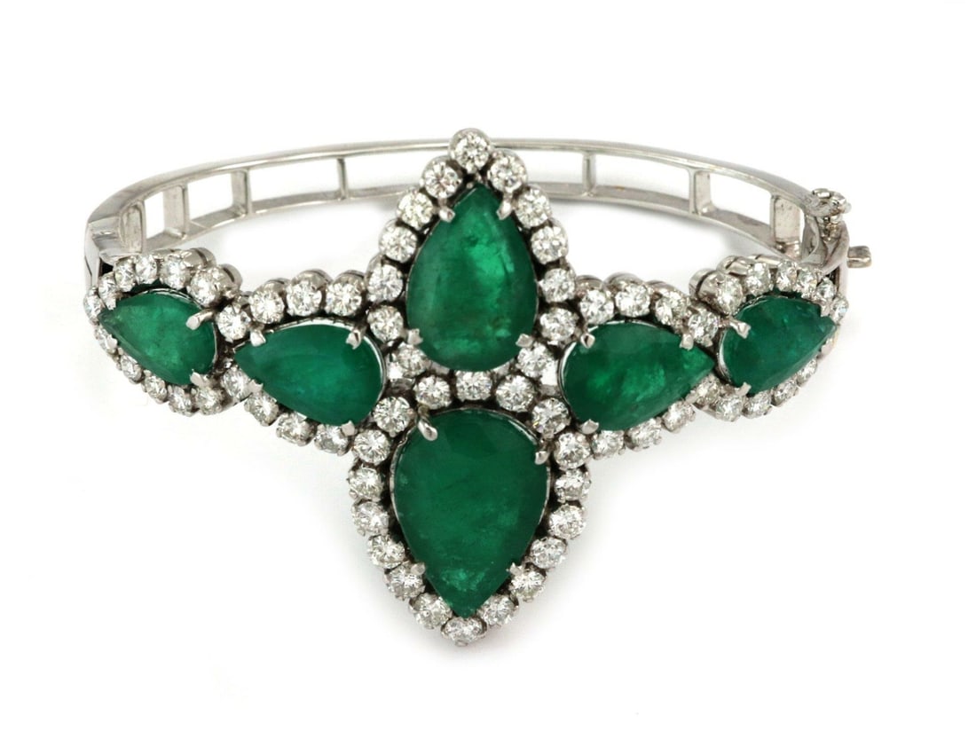Floral 26 Carat Emerald Diamond 18k White Gold Estate Bracelet: Floral 26 Carat Emerald Diamond 18k White Gold Estate Bracelet This stunning estate bracelet is a true work of art, meticulously crafted from 18k white gold with a polished finish. The bracelet featur