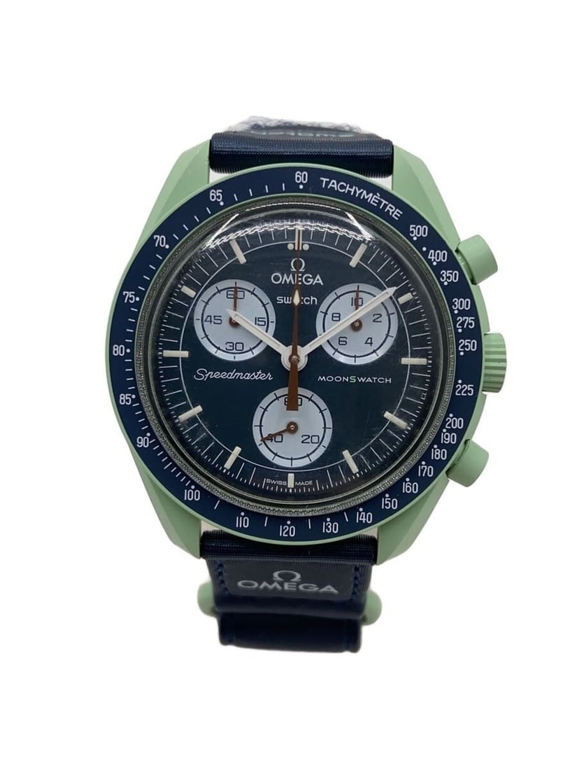 Omega x Swatch Mission to Earth Navy Nylon Wristwatch: Omega x Swatch Mission to Earth Navy Nylon Wristwatch This OMEGAxSWATCH Mission to Earth SO33G100 men's wristwatch features a navy color scheme and is crafted with a nylon band. The watch shows slight