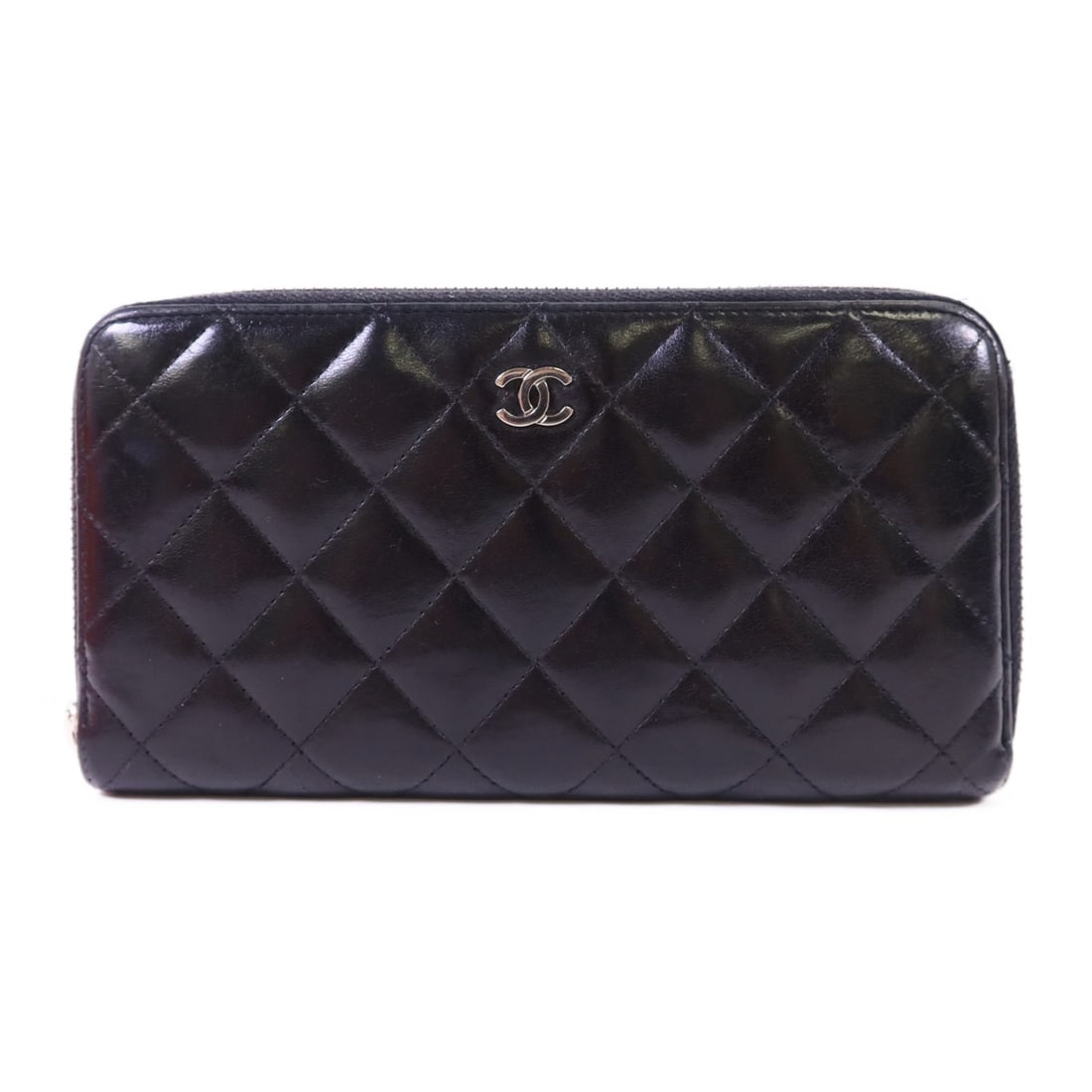 Black Lambskin Around Long Wallet CHANEL CC Silver Hardware: Black Lambskin Around Long Wallet CHANEL CC Silver Hardware This CHANEL long wallet is crafted from black lambskin leather and features silver-tone hardware. Designed for women, it offers a classic an