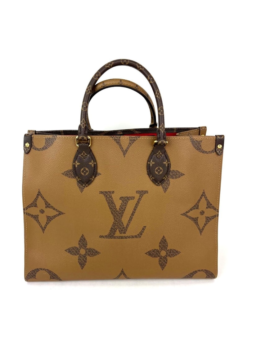 Louis Vuitton OnTheGo MM Reversible Giant Monogram Tote: Louis Vuitton OnTheGo MM Reversible Giant Monogram Tote This Louis Vuitton ONTHEGO MM Reverse Giant Monogram Tote is a stylish and versatile accessory crafted from coated canvas with a signature monog