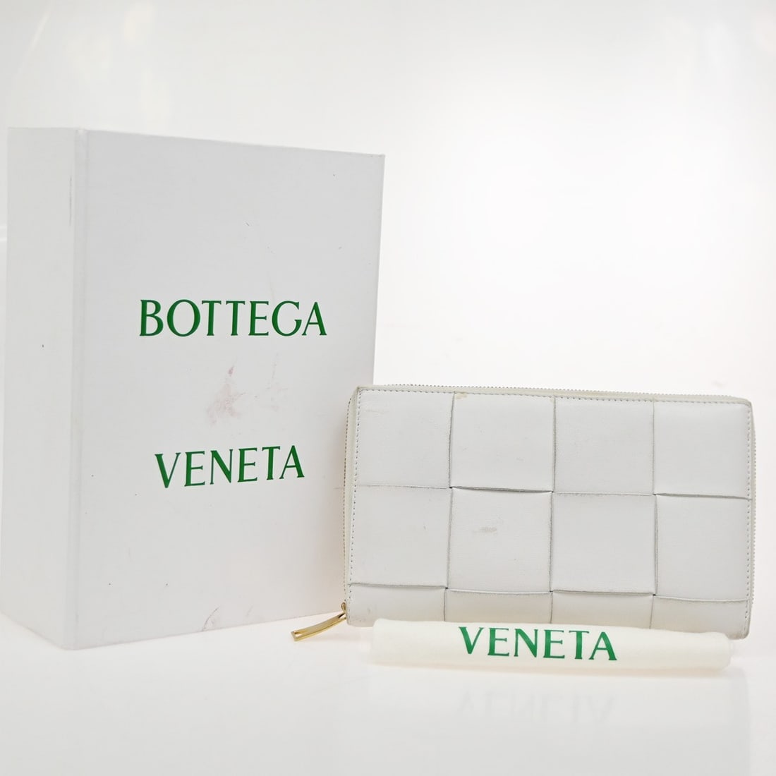 White Leather Cassette Zip Around Wallet by Bottega Veneta Maxi Intrecciato (1 of 15)