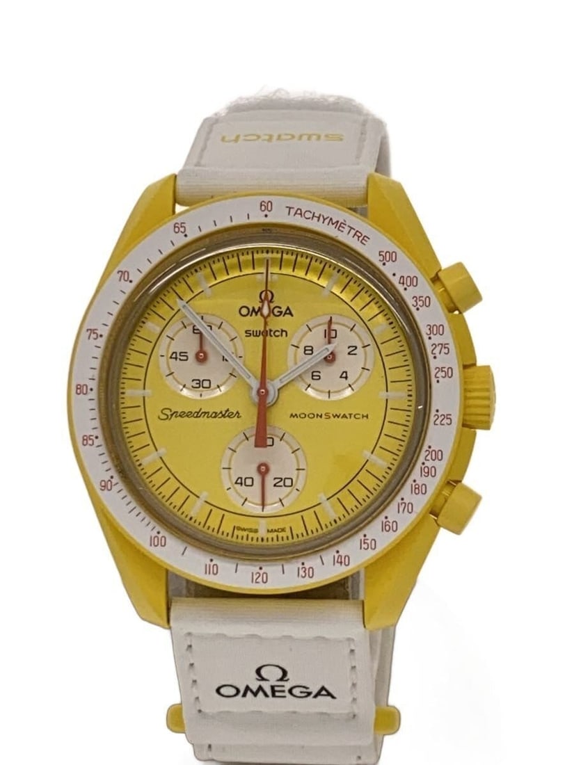 Swatch Omega Mission to the Sun Quartz Men's Wristwatch: Swatch Omega Mission to the Sun Quartz Men's Wristwatch This OMEGAxSWATCH Mission to the Sun wristwatch features a quartz movement and is designed for men. Made in Switzerland, the watch shows slight 