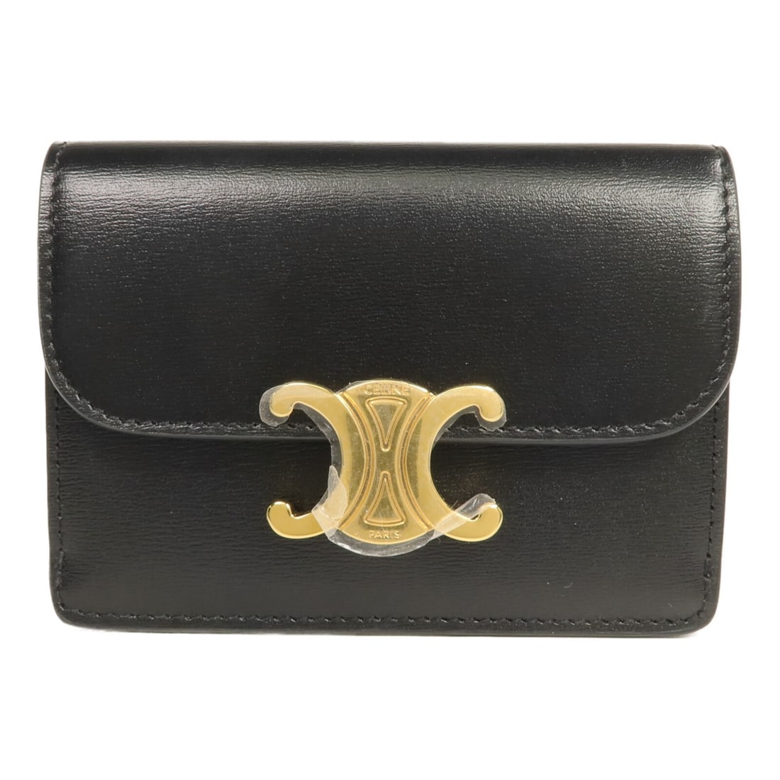 CELINE Triomphe Black Calfskin Card Case GHW: CELINE Triomphe Black Calfskin Card Case GHW This CELINE Triomphe card holder features a sleek black calfskin leather design with gold-tone hardware. Crafted for women, it offers a sophisticated and f