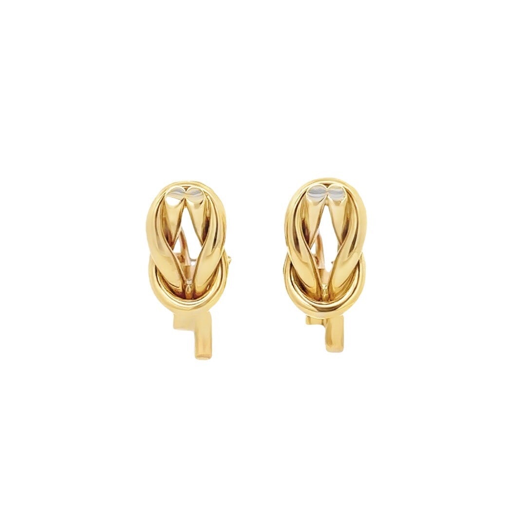 Italian 18K Yellow Gold Polished Interlocking Knot Omega Earrings: Italian 18K Yellow Gold Polished Interlocking Knot Omega Earrings Discover the elegance of these unique estate Italian earrings, crafted from solid 18K yellow gold. The polished interlocking knot desi