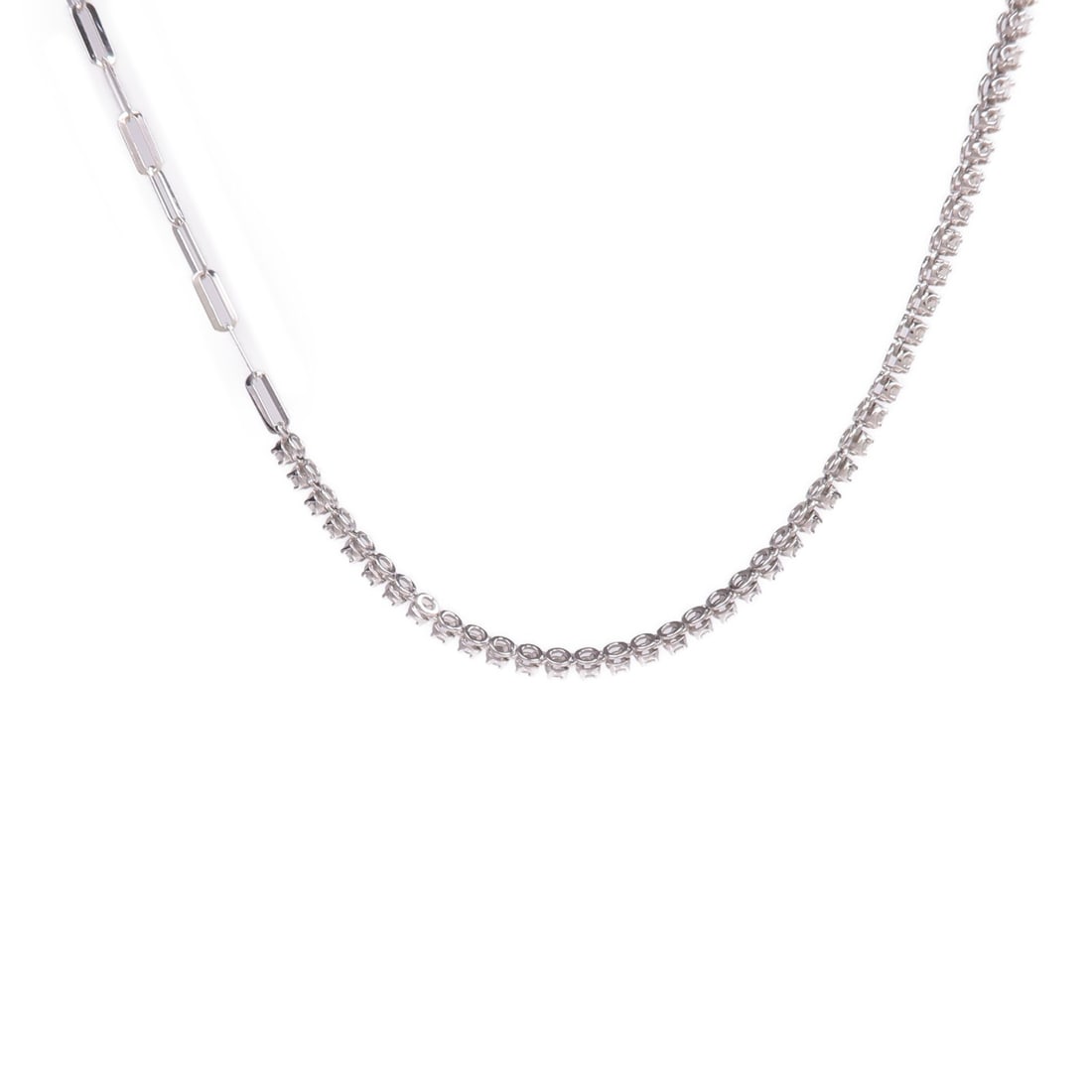 18K White Gold Diamond Pendant Necklace: 18K White Gold Diamond Pendant Necklace This elegant necklace features a design crafted in 18K white gold and is adorned with a clear diamond as the main stone. It offers a sophisticated and timeless 