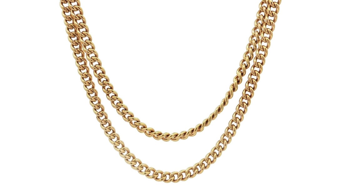 Vintage 20.5 Inch 18k Yellow Gold Cuban Link Chain Necklace: Vintage 20.5 Inch 18k Yellow Gold Cuban Link Chain Necklace This vintage curb Cuban link chain necklace is crafted from a luxurious blend of solid yellow gold, showcasing a striking design. The neckla