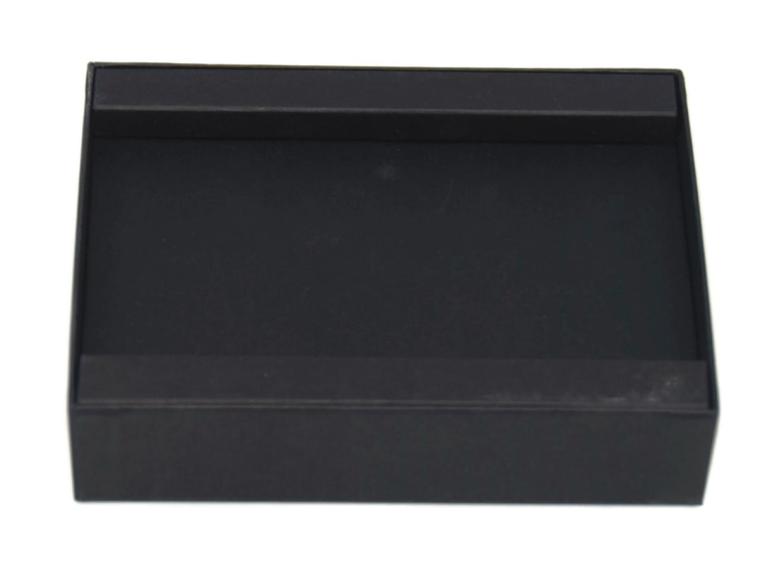 Audemars Piguet Watch Box Conversion Kit 6x4x1 Authentic: Audemars Piguet Watch Box Conversion Kit 6x4x1 Authentic This Audemars Piguet Watch Box Conversion Kit is designed for collectors who wish to update their presentation boxes. Crafted by Audemars Pigue