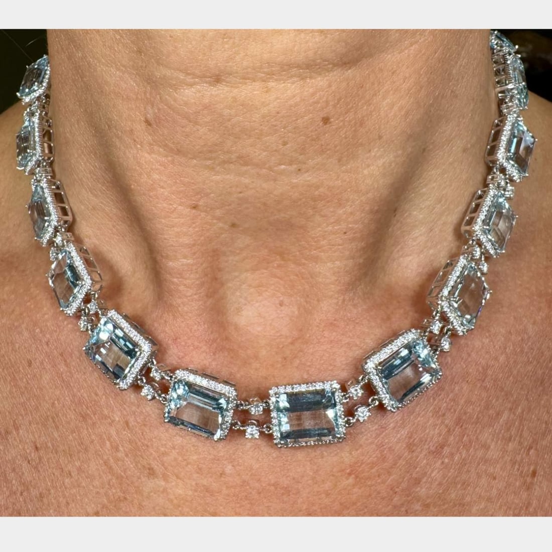 18K White Gold Aquamarine Diamond Necklace 21 Stones 10.50 Ct: 18K White Gold Aquamarine Diamond Necklace 21 Stones 10.50 Ct This exquisite 18K White Gold Aquamarine and Diamond Necklace features a stunning combination of 21 aquamarines, totaling approximately 12