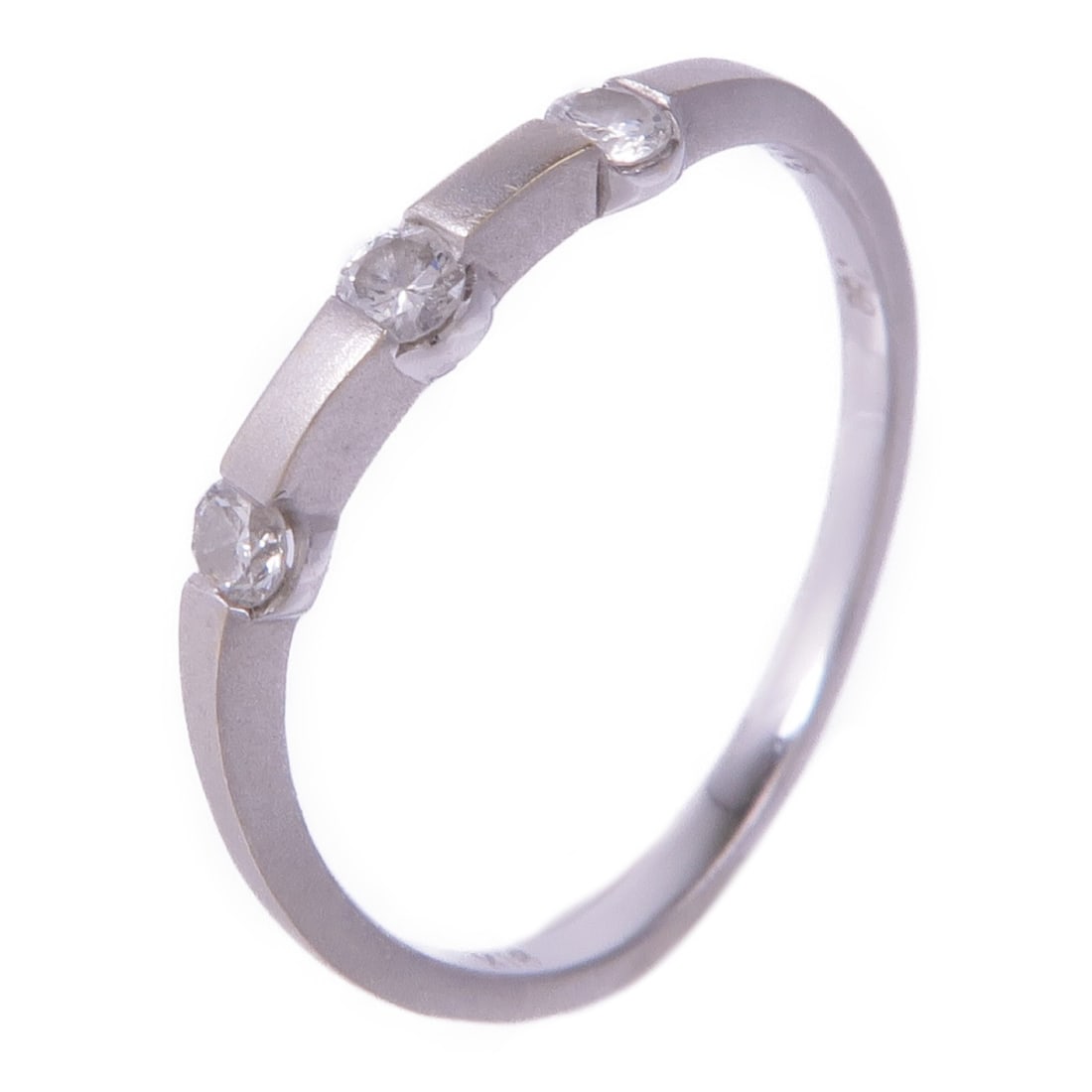JEWELRY 18K White Gold Diamond Ring Size 5.25: JEWELRY 18K White Gold Diamond Ring Size 5.25 This exquisite diamond ring is crafted from 18K white gold, offering a stunning and elegant appearance. The ring features a clear diamond as its main ston